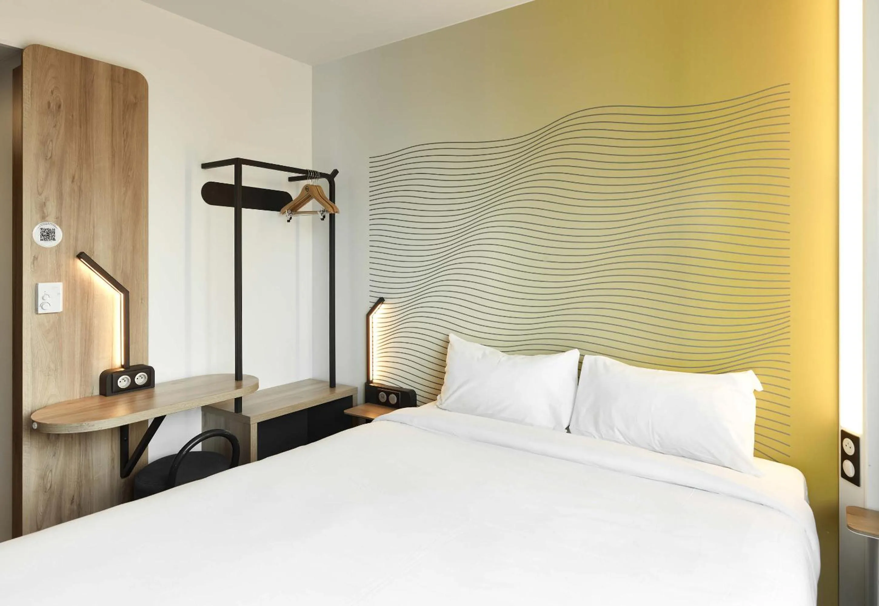 Bedroom, Bed in B&B HOTEL Massy Gare TGV