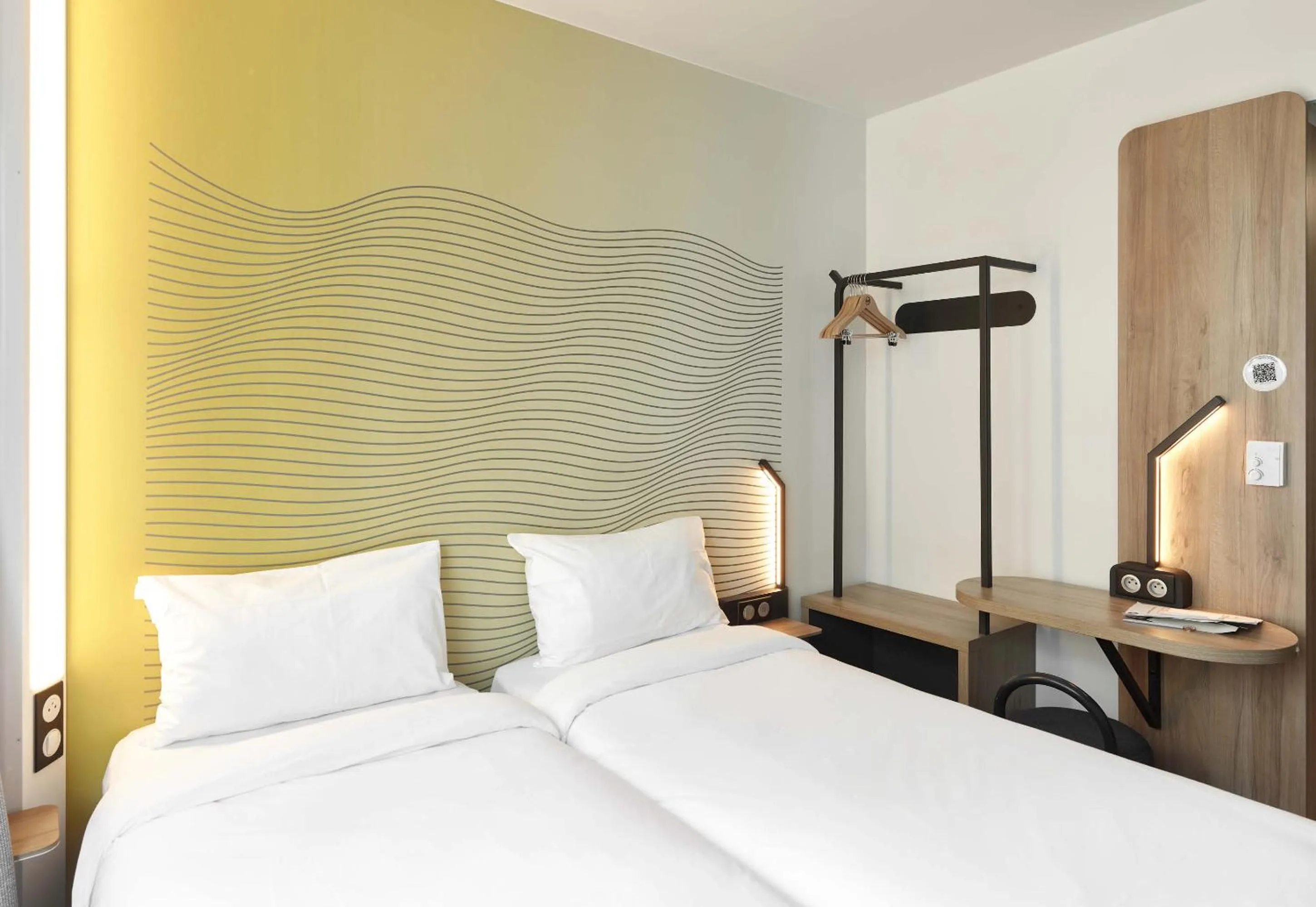 Bedroom, Bed in B&B HOTEL Massy Gare TGV