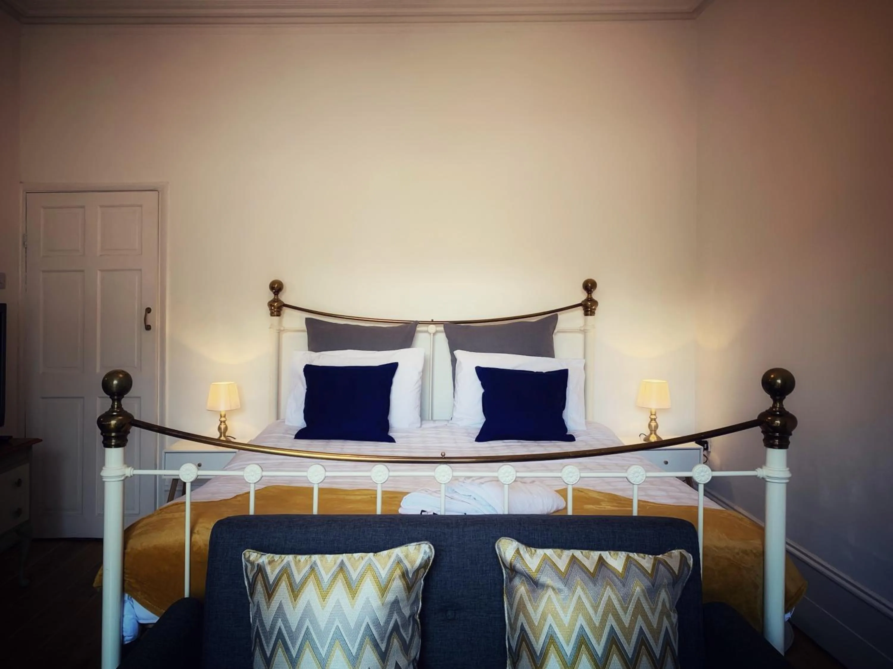 Bed in Paul's Place near Heathrow