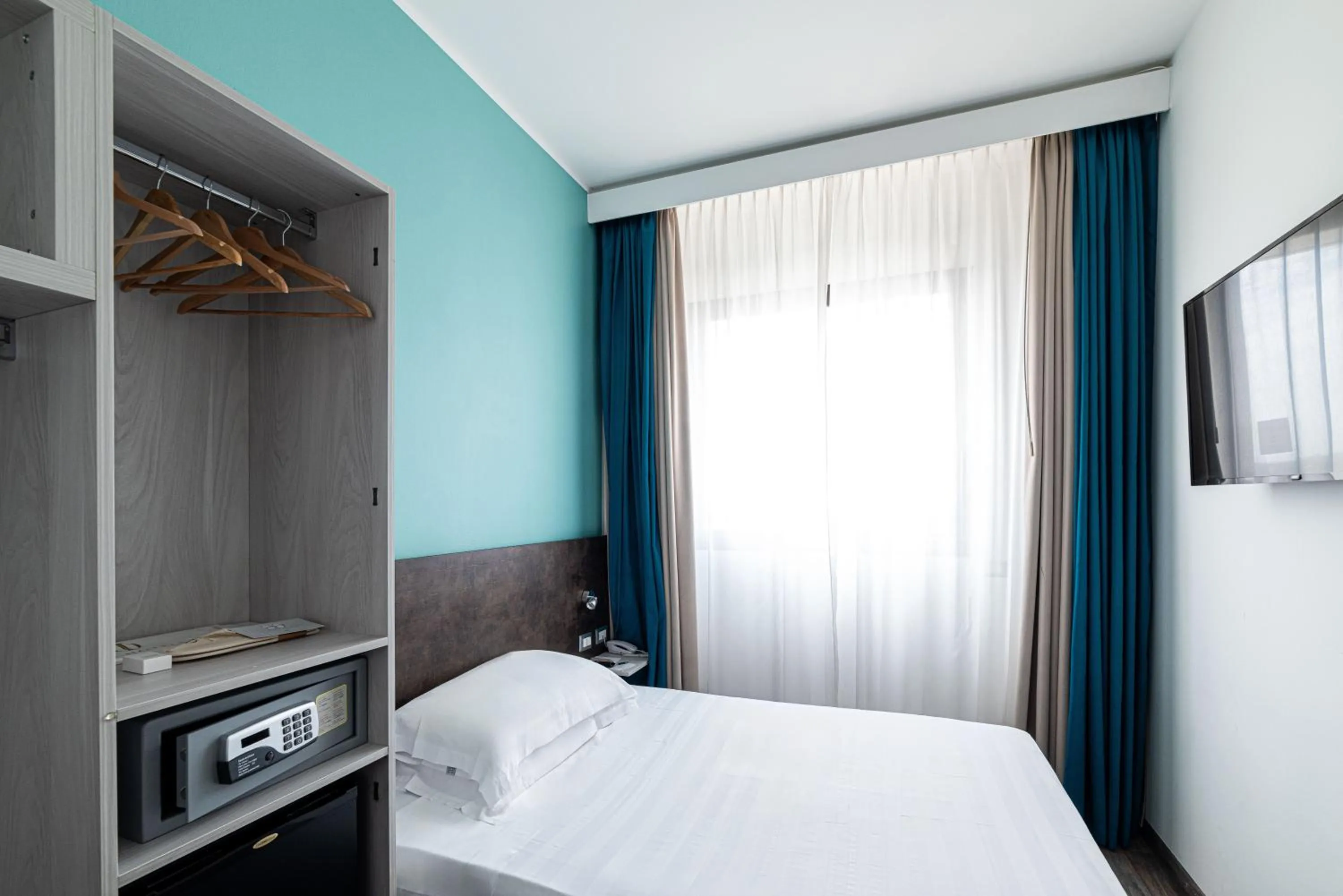 Bed in Phi Hotel Milano