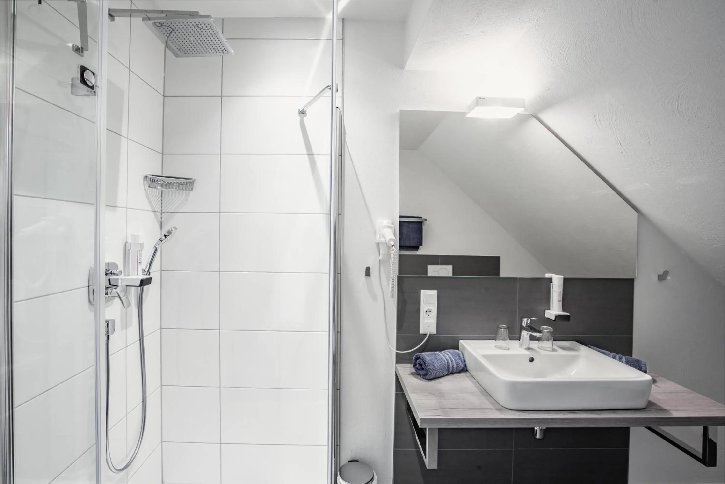 Shower in CAESARO Hotel & Pizzeria - 20 Jahre Familienunternehmen