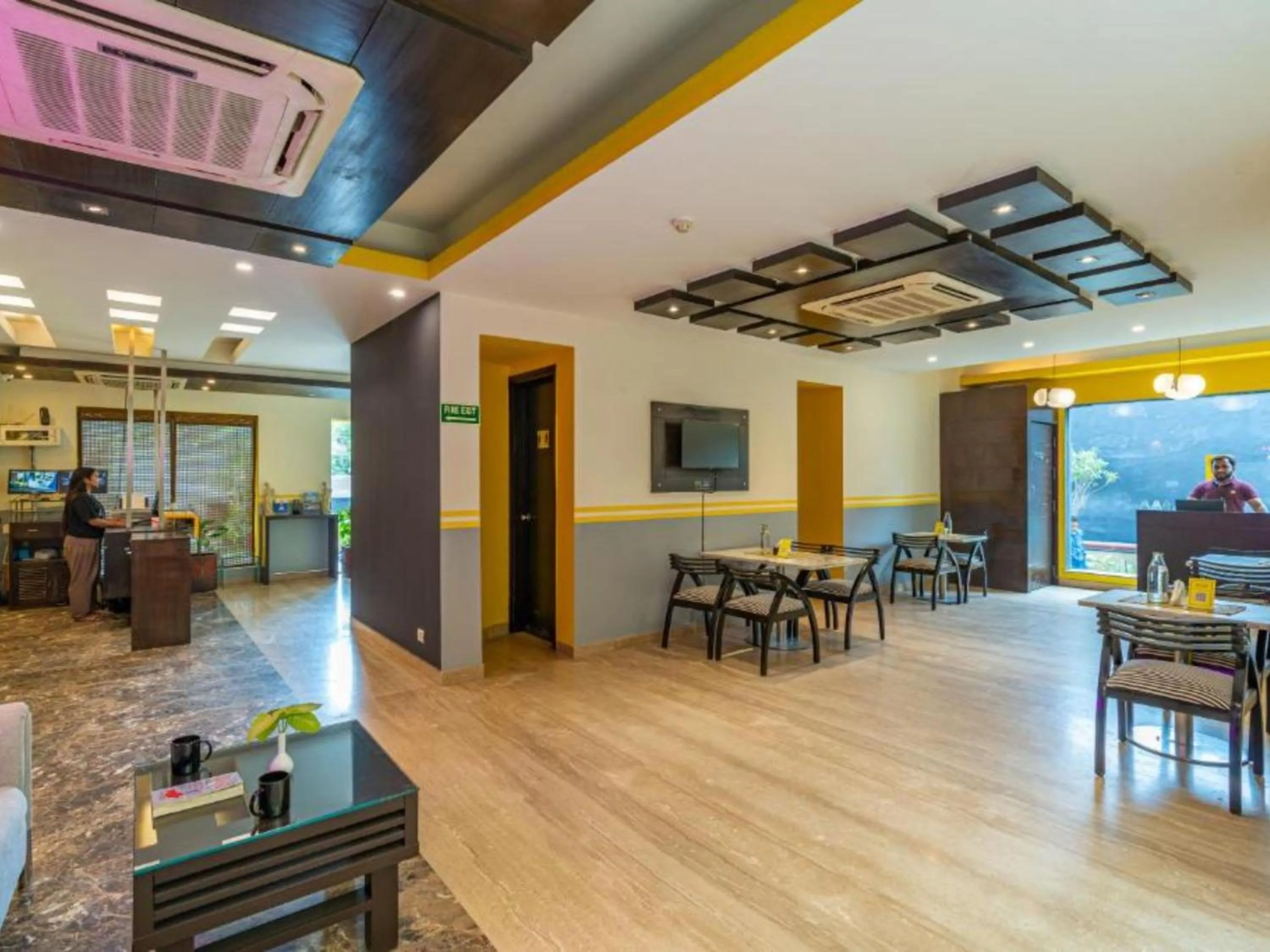 Restaurant/places to eat in The Hosteller Delhi