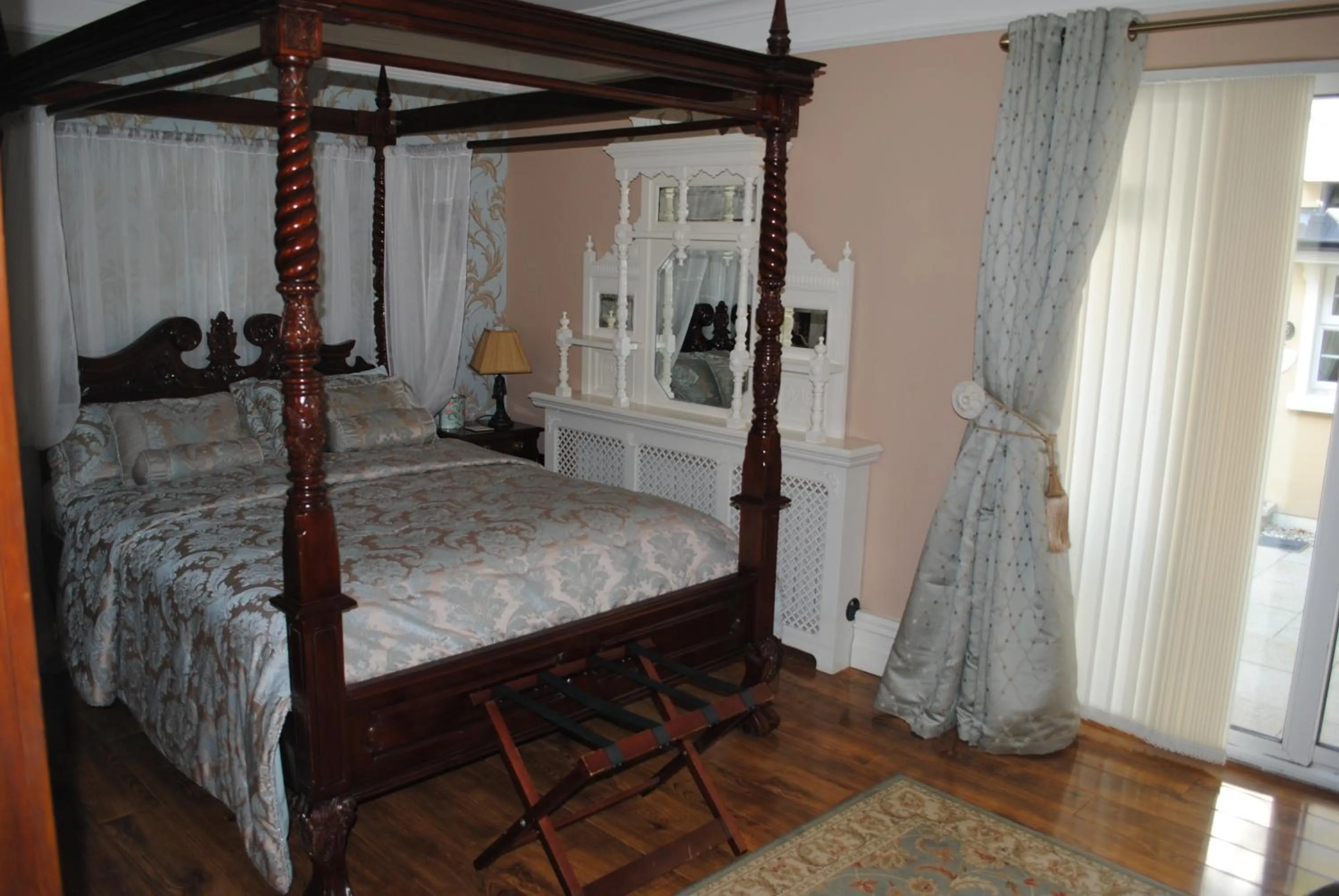 Bed in Riverside Lodge