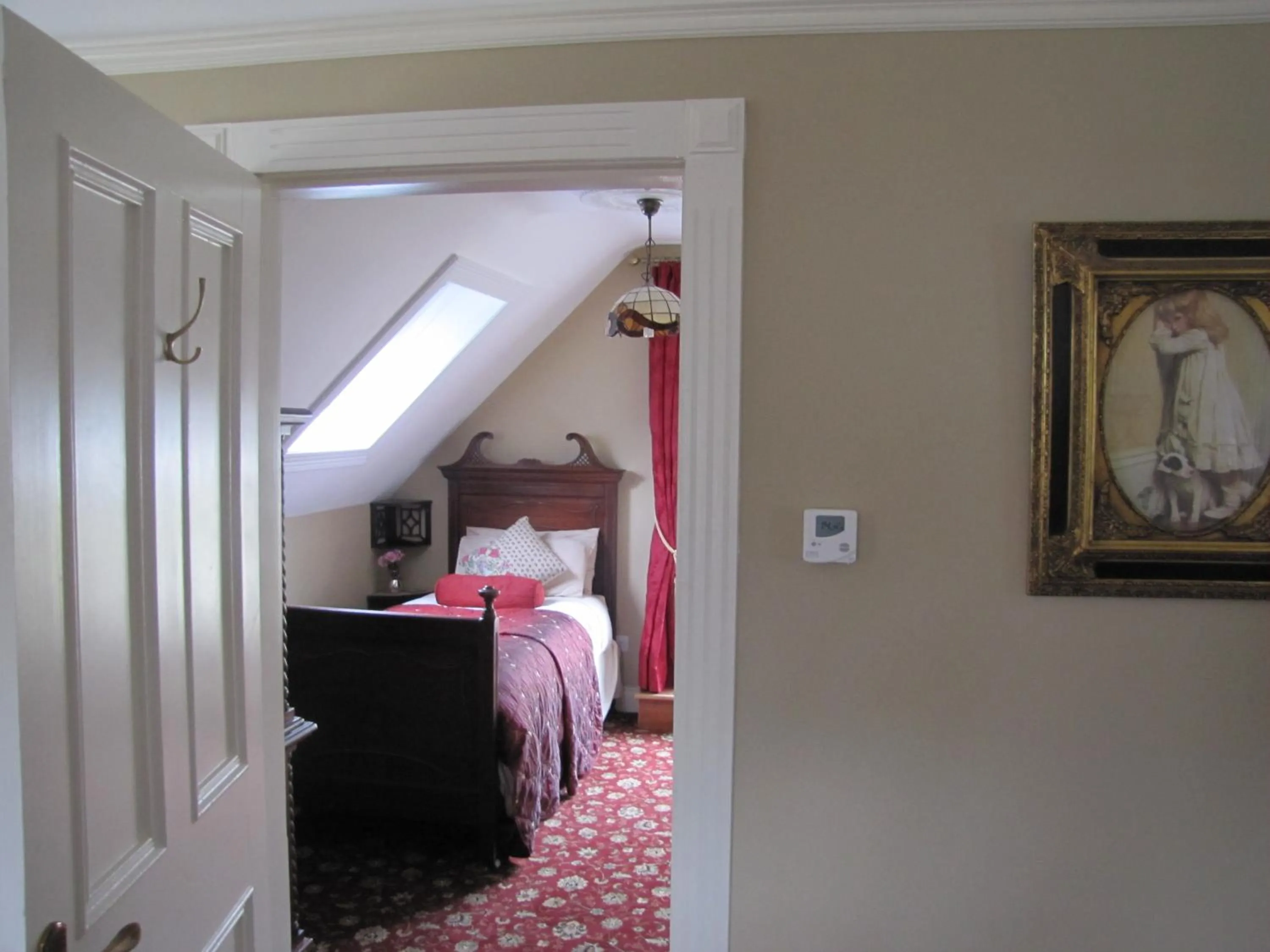 Day, Bed in Riverside Lodge