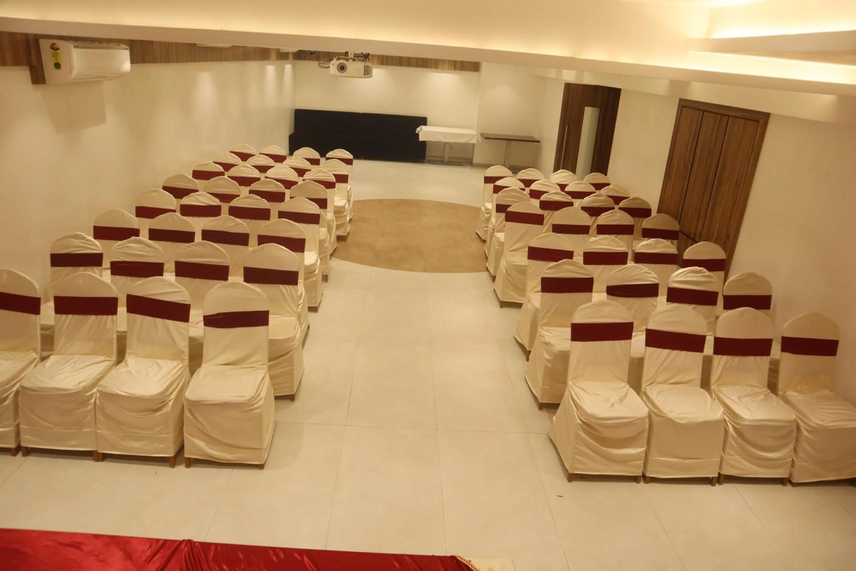Meeting/conference room in Hotel Grand Ecotel, Aurangabad