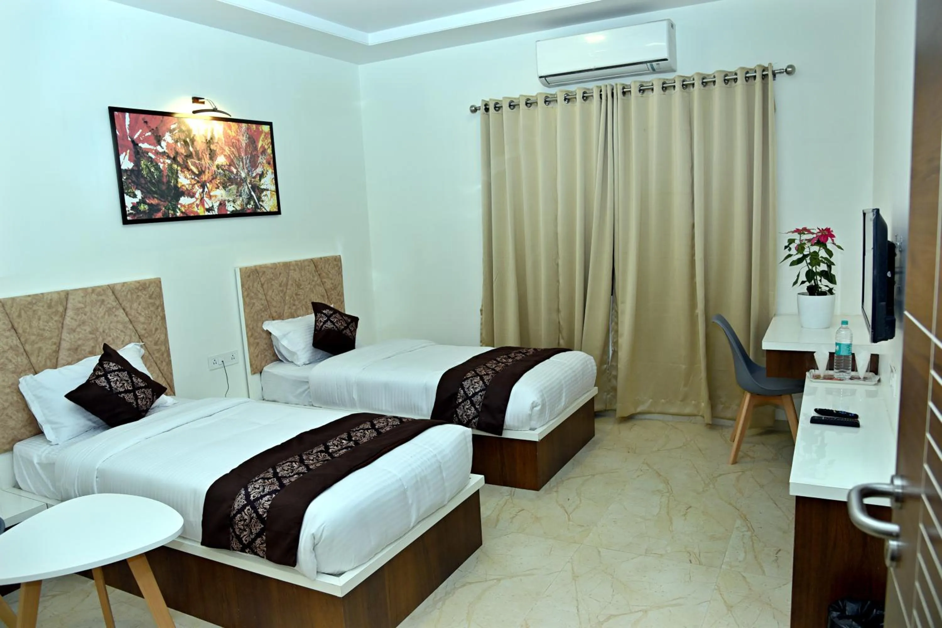 Bed in Hotel Grand Ecotel, Aurangabad