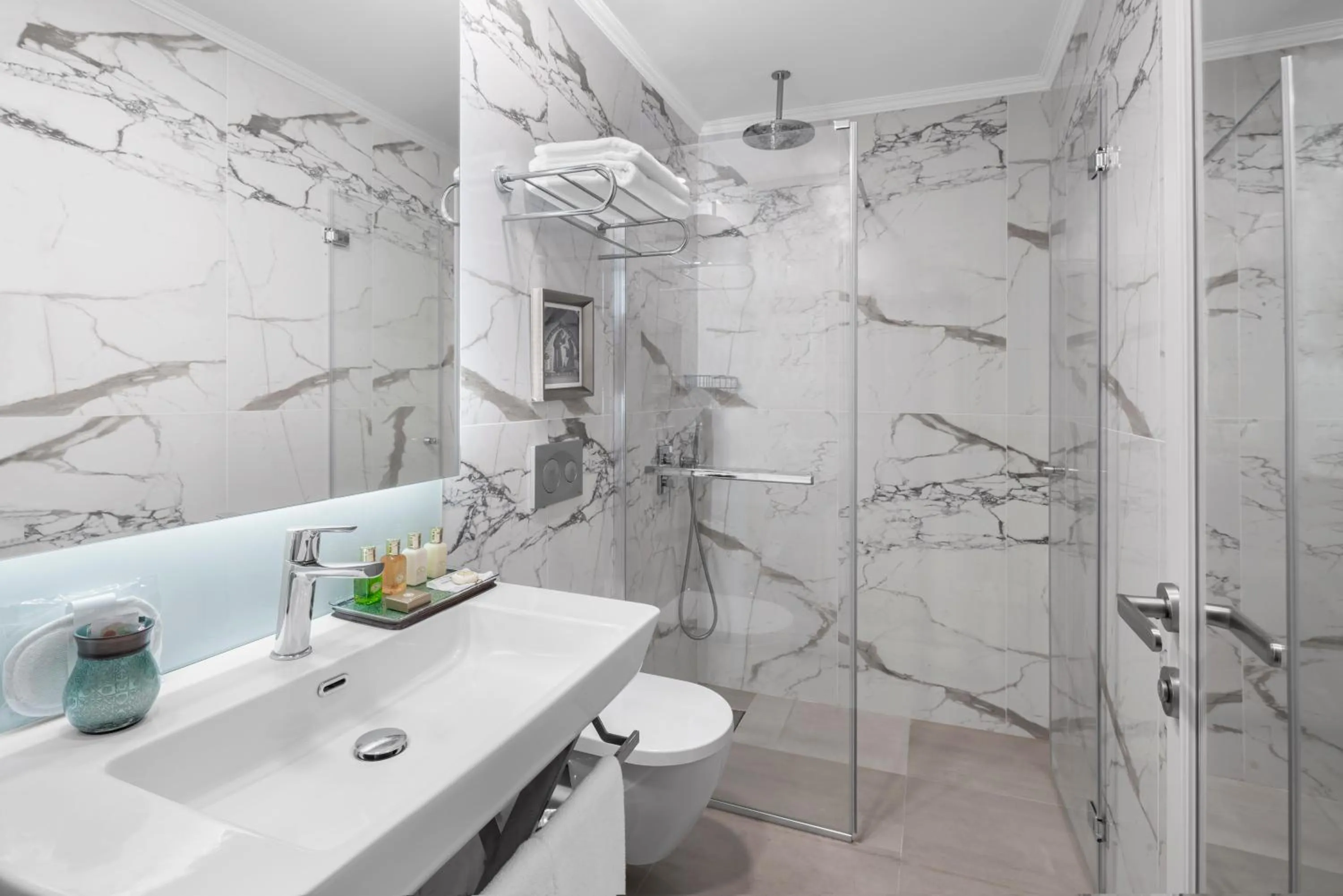 Shower in Akka Suites Taksim-Special Class