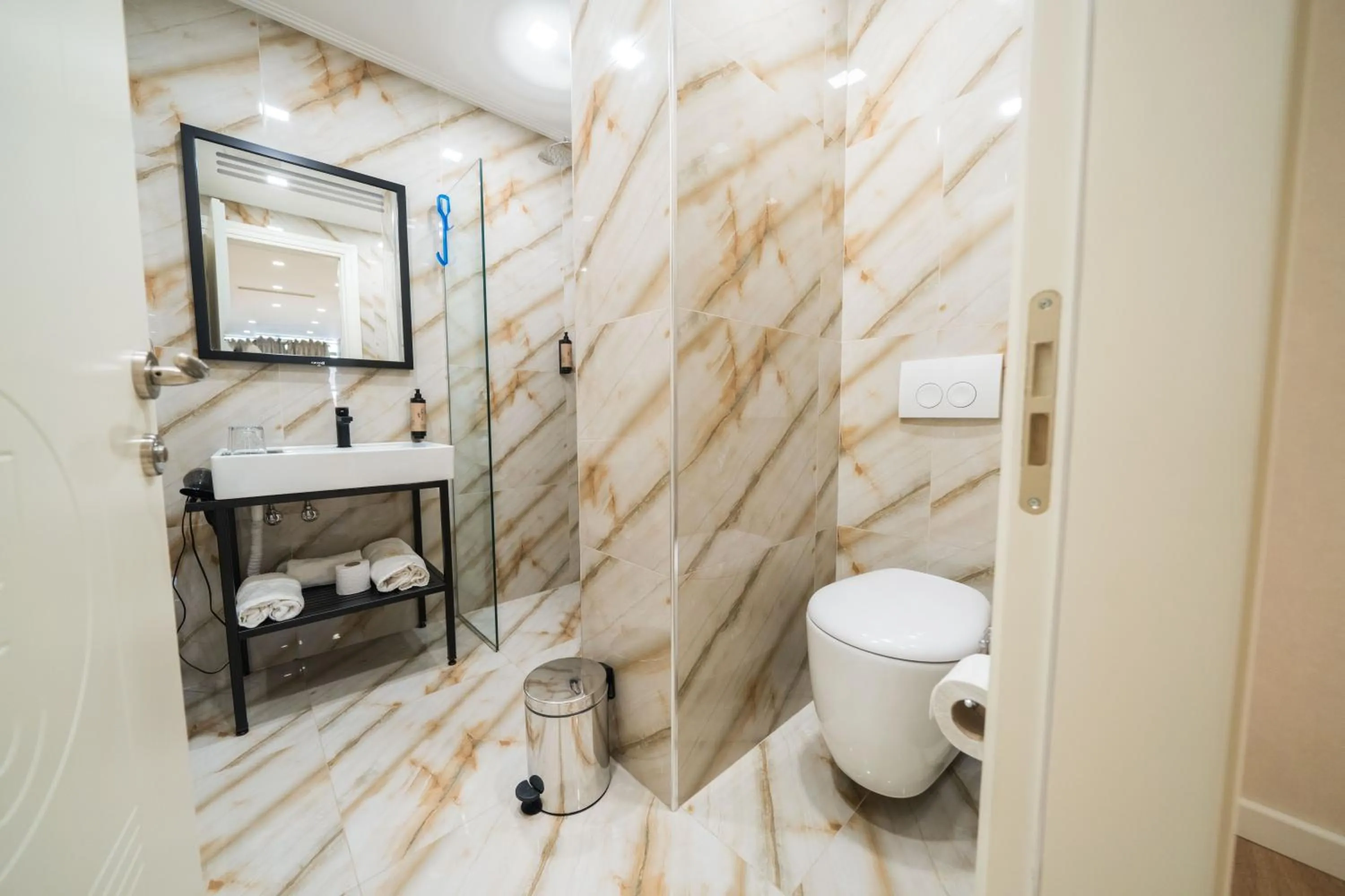 Shower in MERKO HOTEL