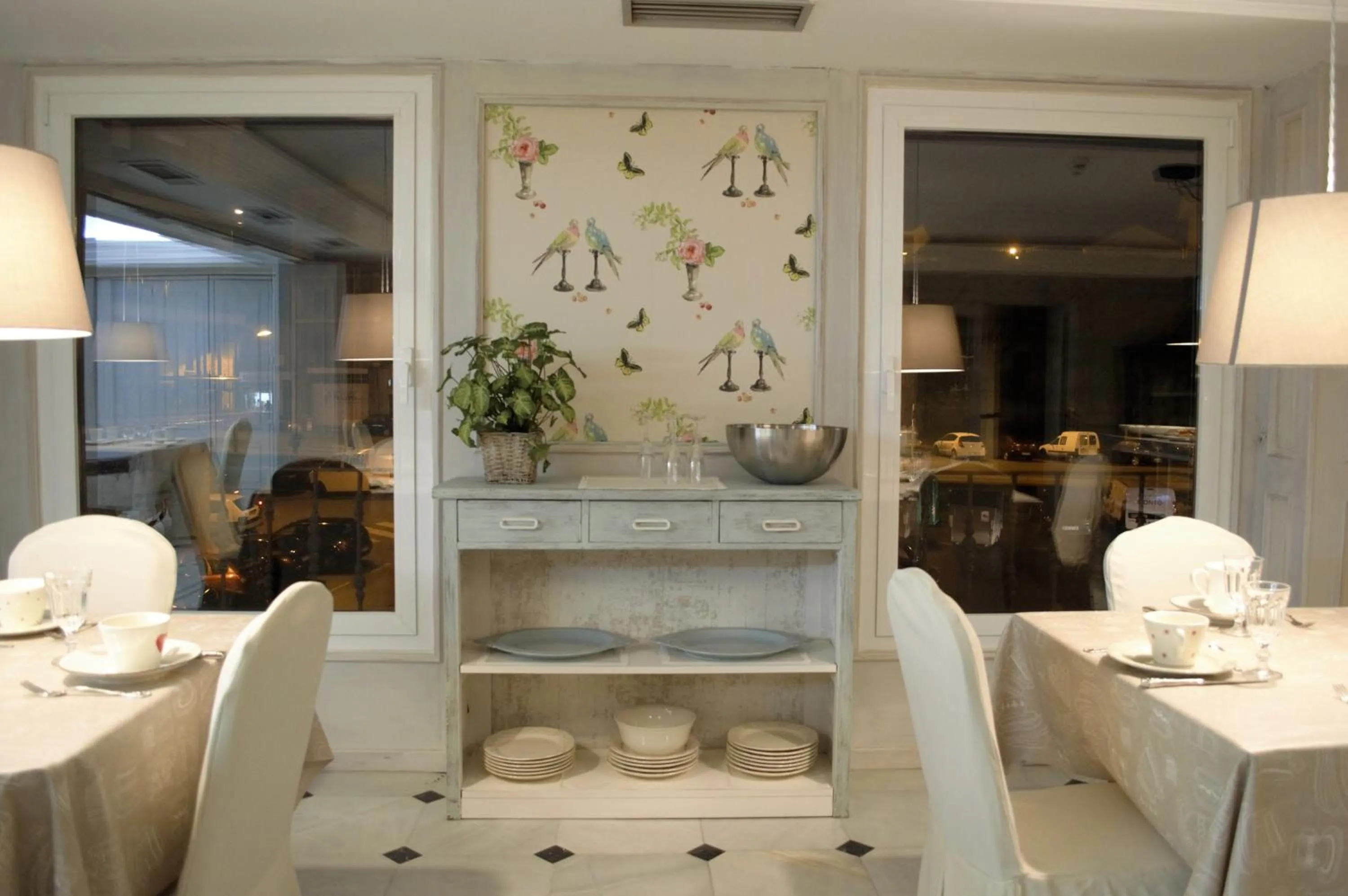 Restaurant/places to eat in Ares Hotel