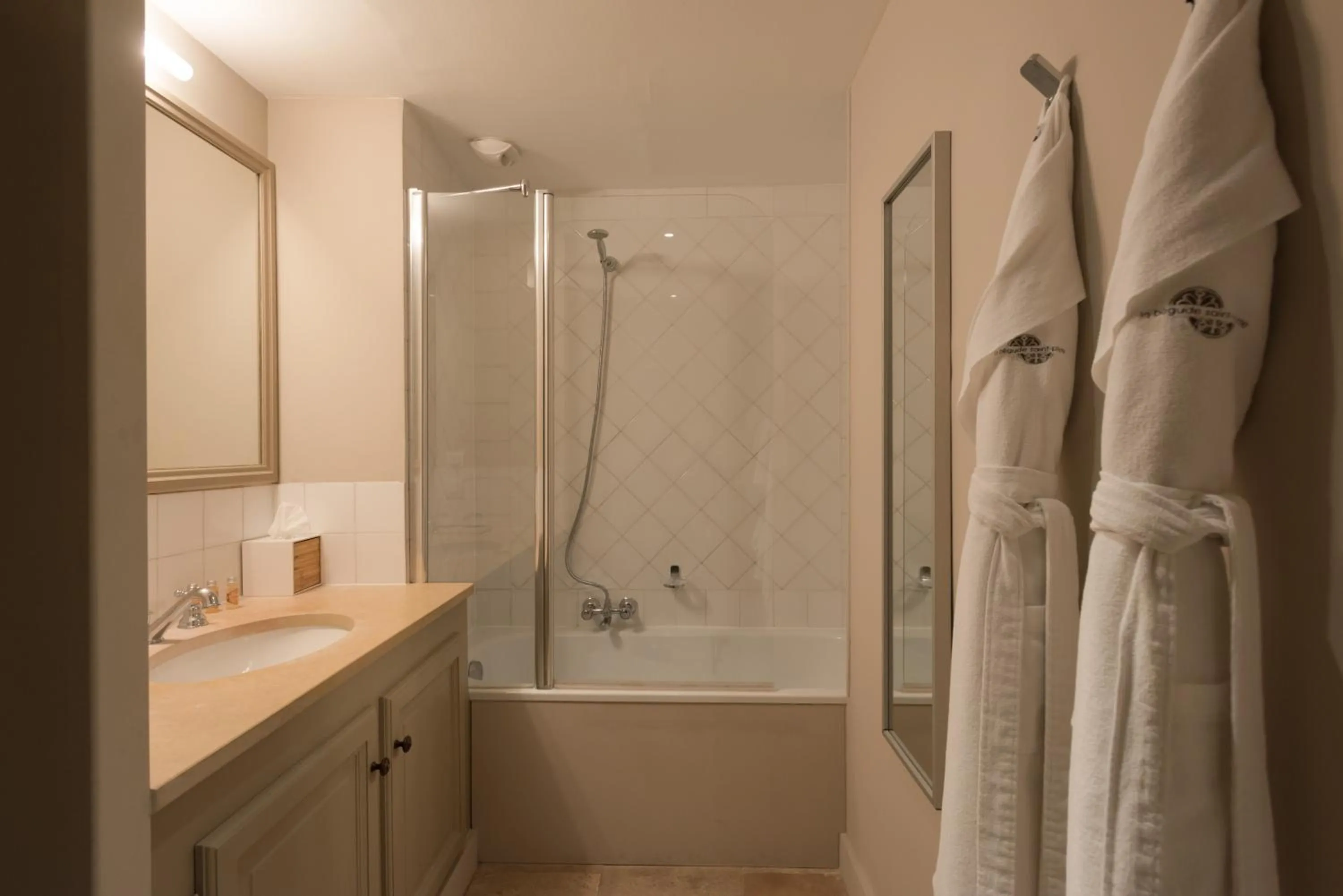 Bathroom in Hôtel & Restaurant de charme - La Bégude Saint-Pierre
