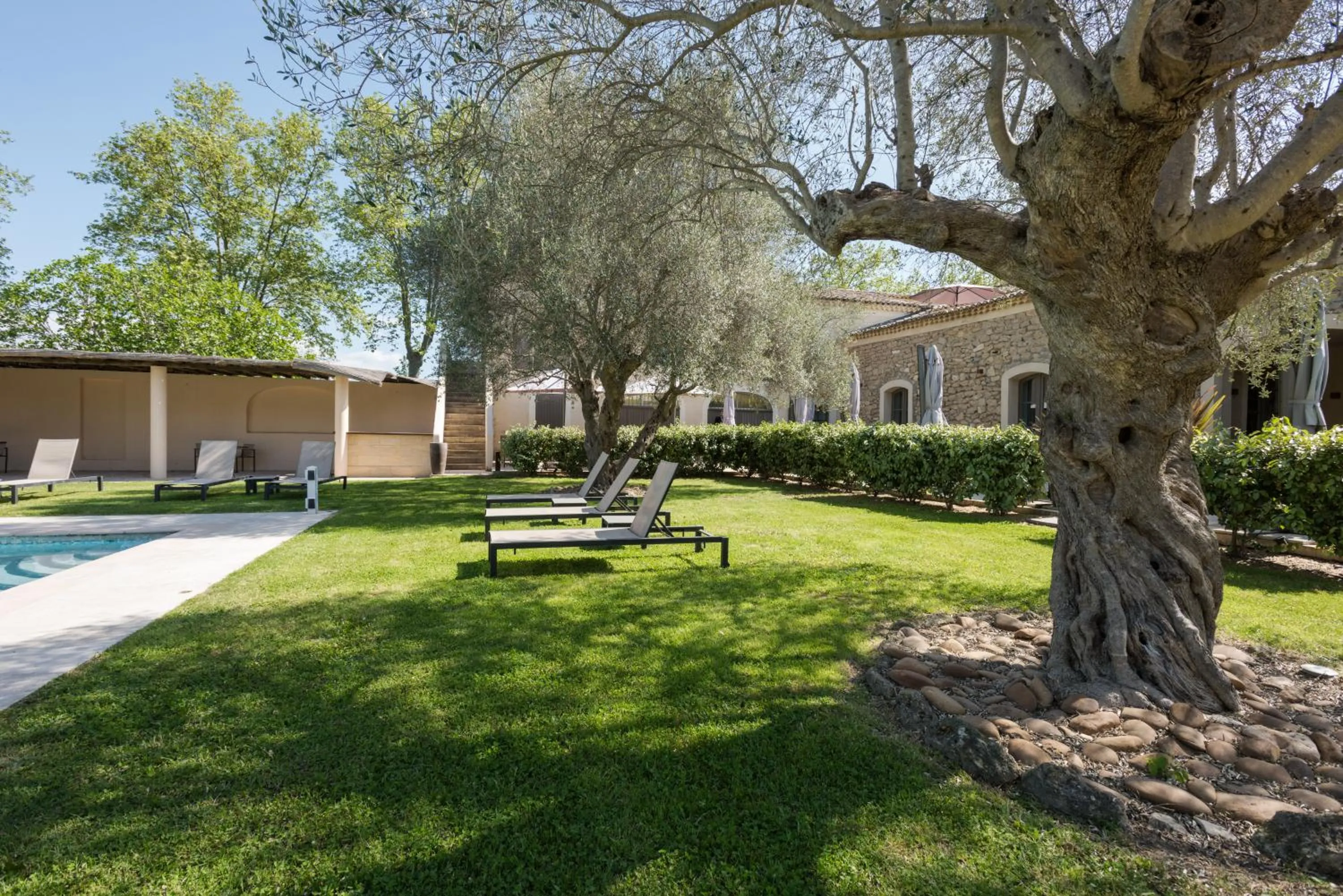 Patio in Hôtel & Restaurant de charme - La Bégude Saint-Pierre