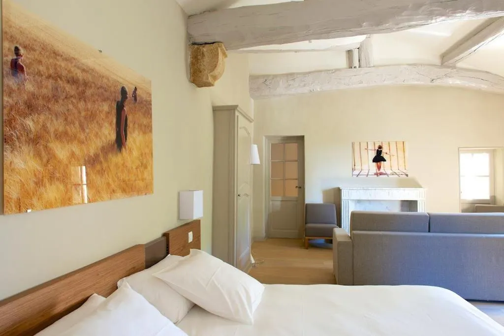 Bed in Hôtel & Restaurant de charme - La Bégude Saint-Pierre