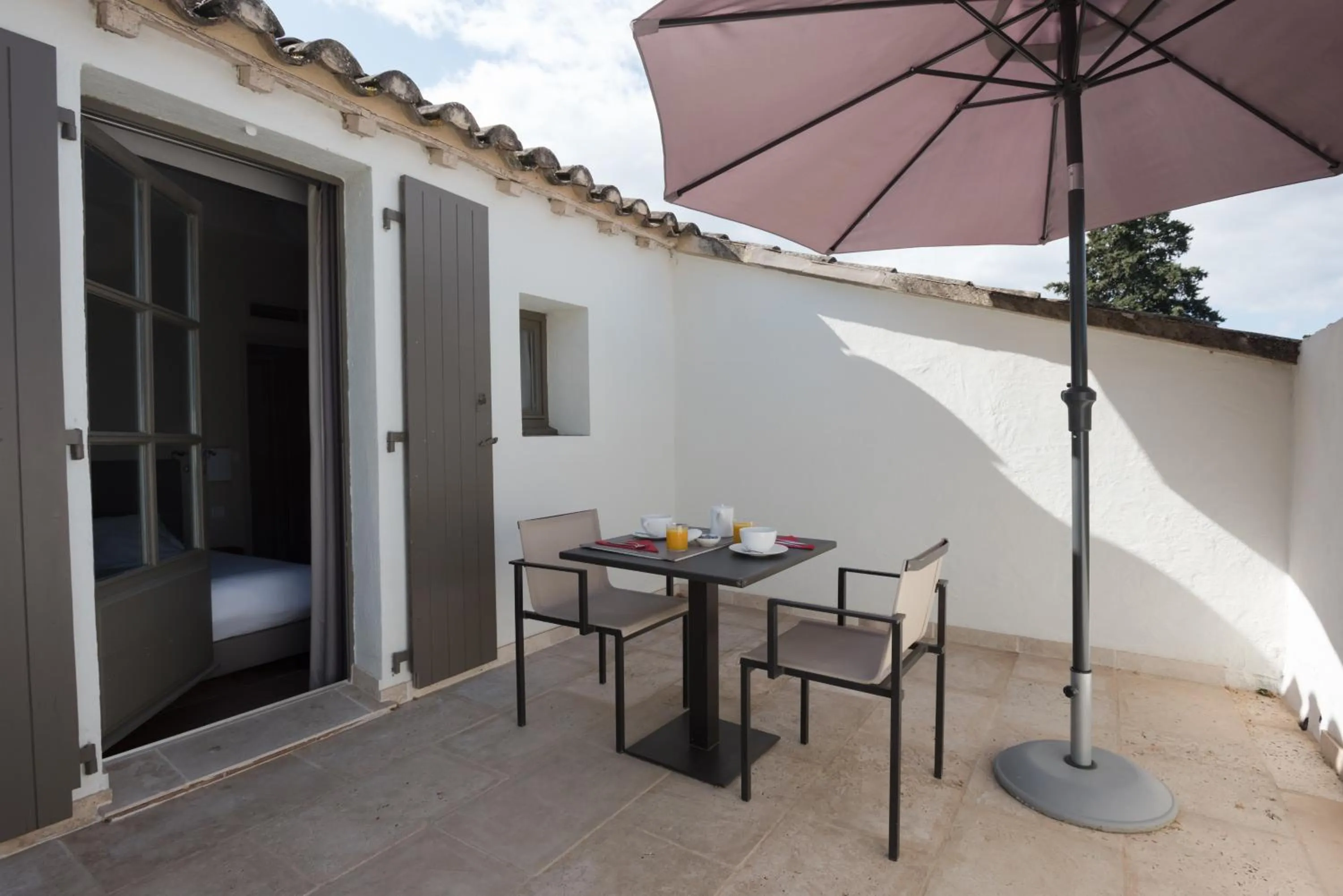 Patio in Hôtel & Restaurant de charme - La Bégude Saint-Pierre