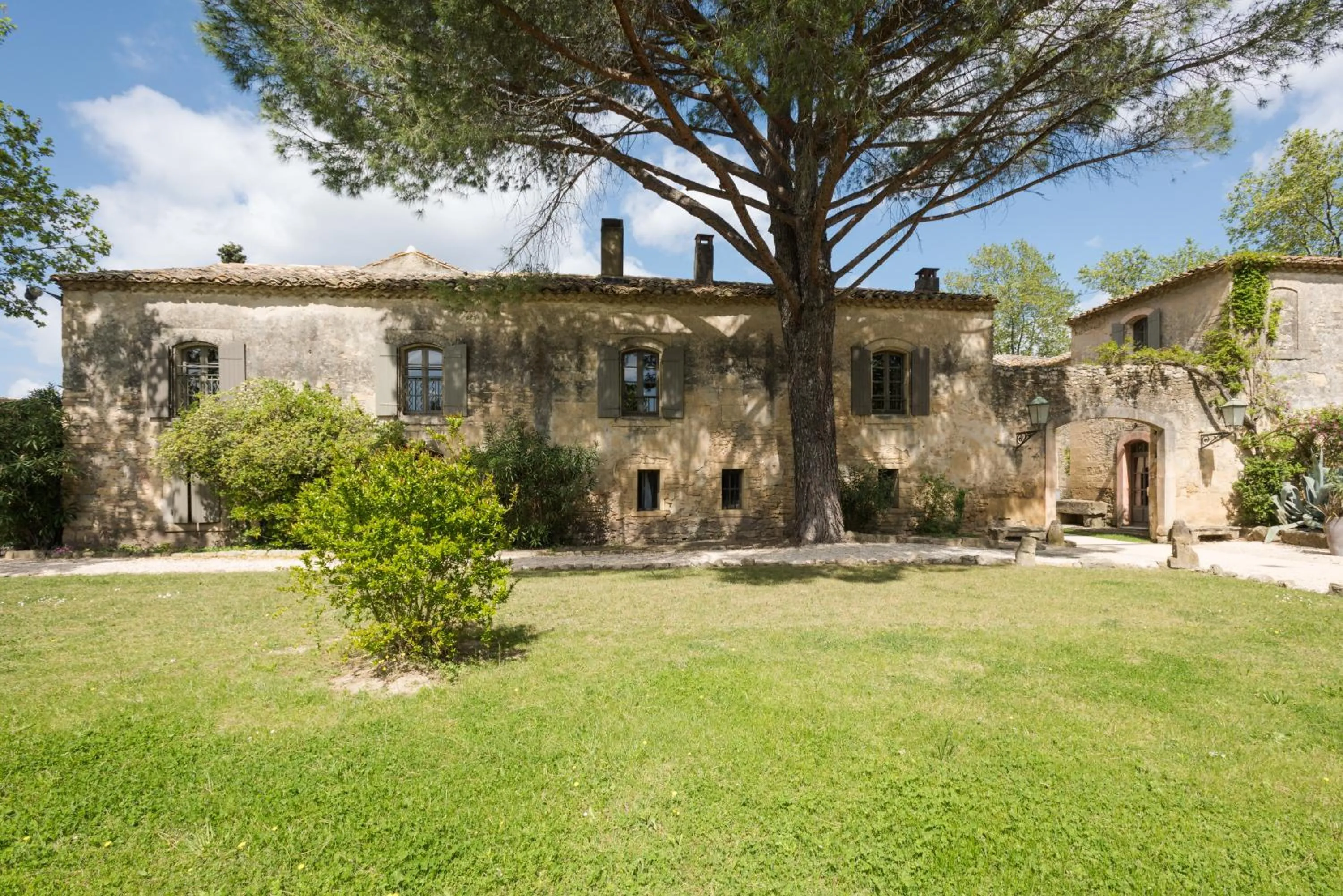 Facade/entrance in Hôtel & Restaurant de charme - La Bégude Saint-Pierre