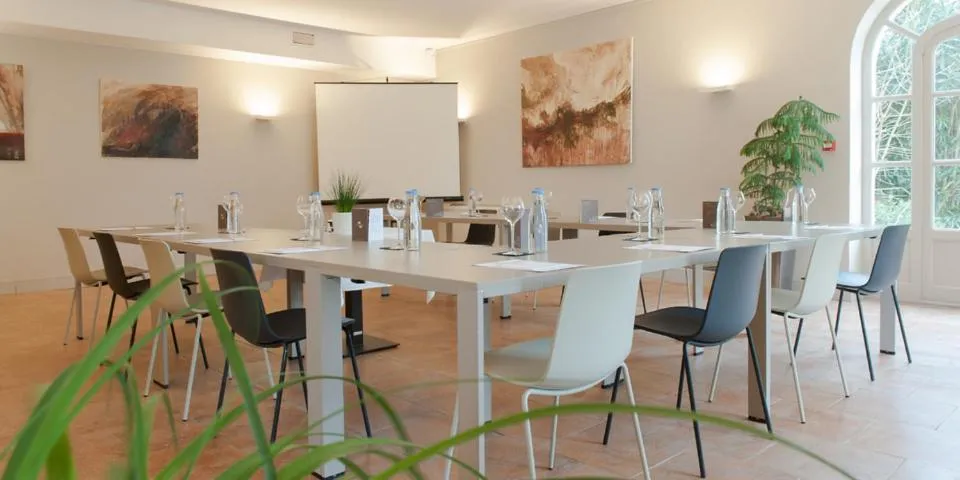 Business facilities in Hôtel & Restaurant de charme - La Bégude Saint-Pierre