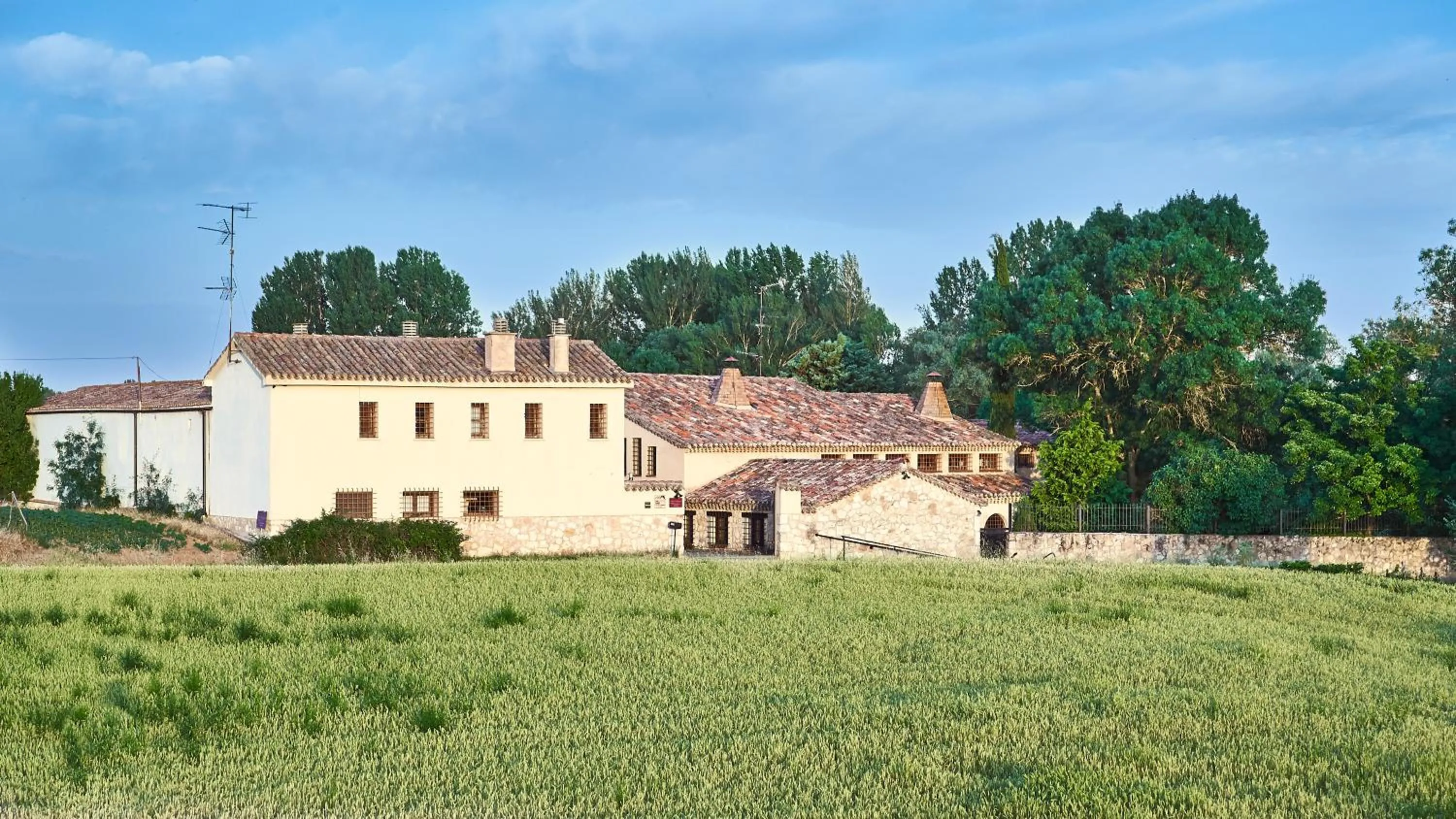 Property building in Molino De La Vega