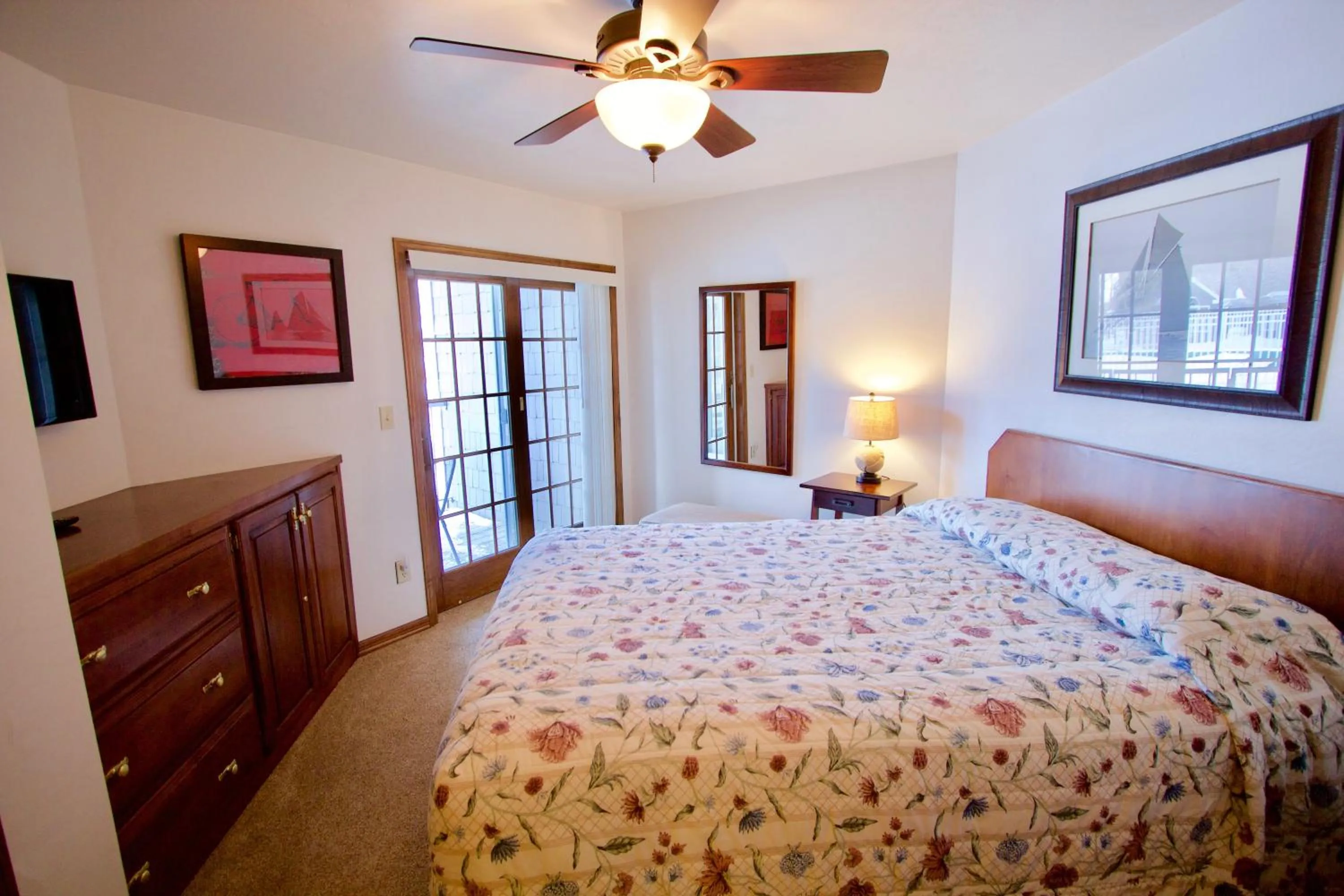 Bedroom, Bed in Baileys Harbor Yacht Club Resort