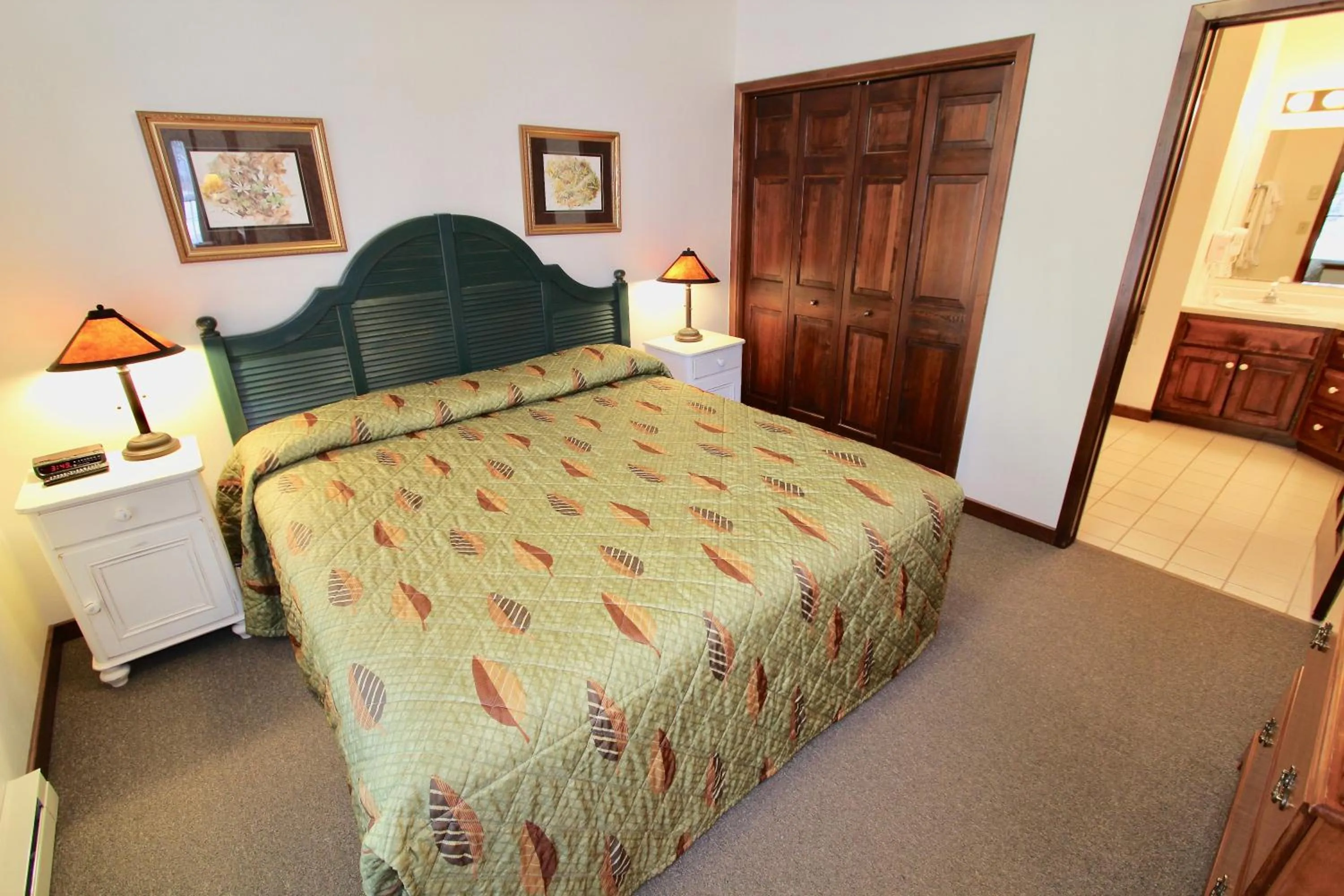 Bedroom, Bed in Baileys Harbor Yacht Club Resort
