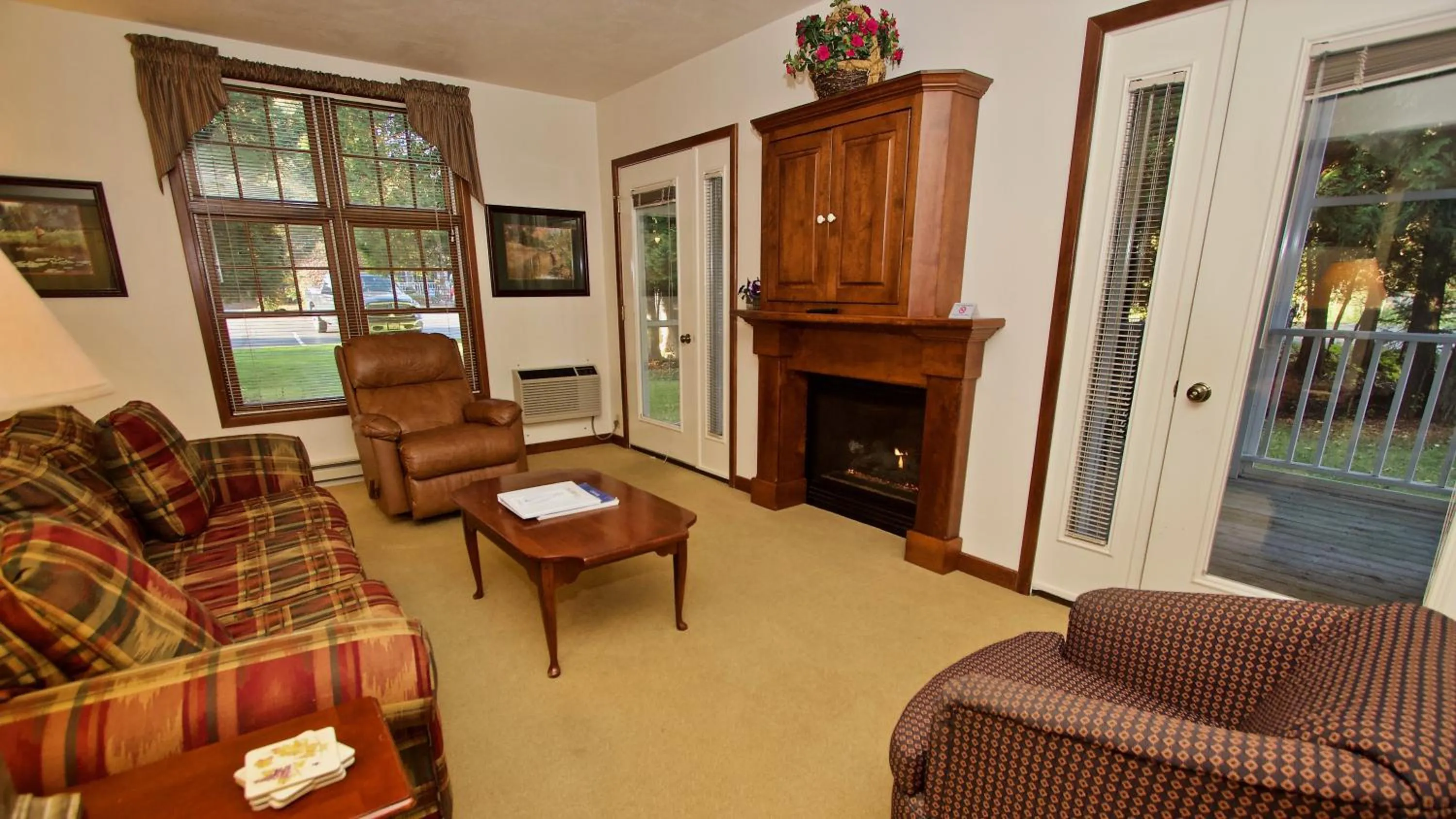Living room in Baileys Harbor Yacht Club Resort