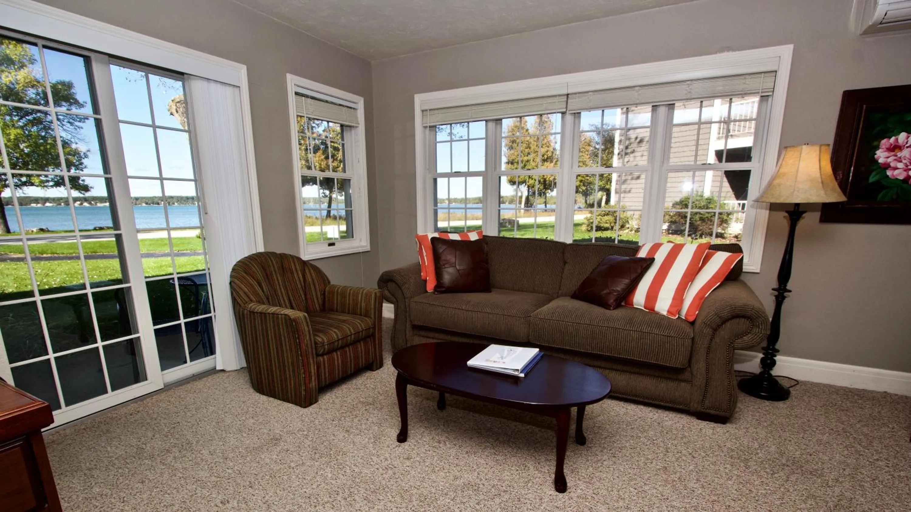 Seating area in Baileys Harbor Yacht Club Resort