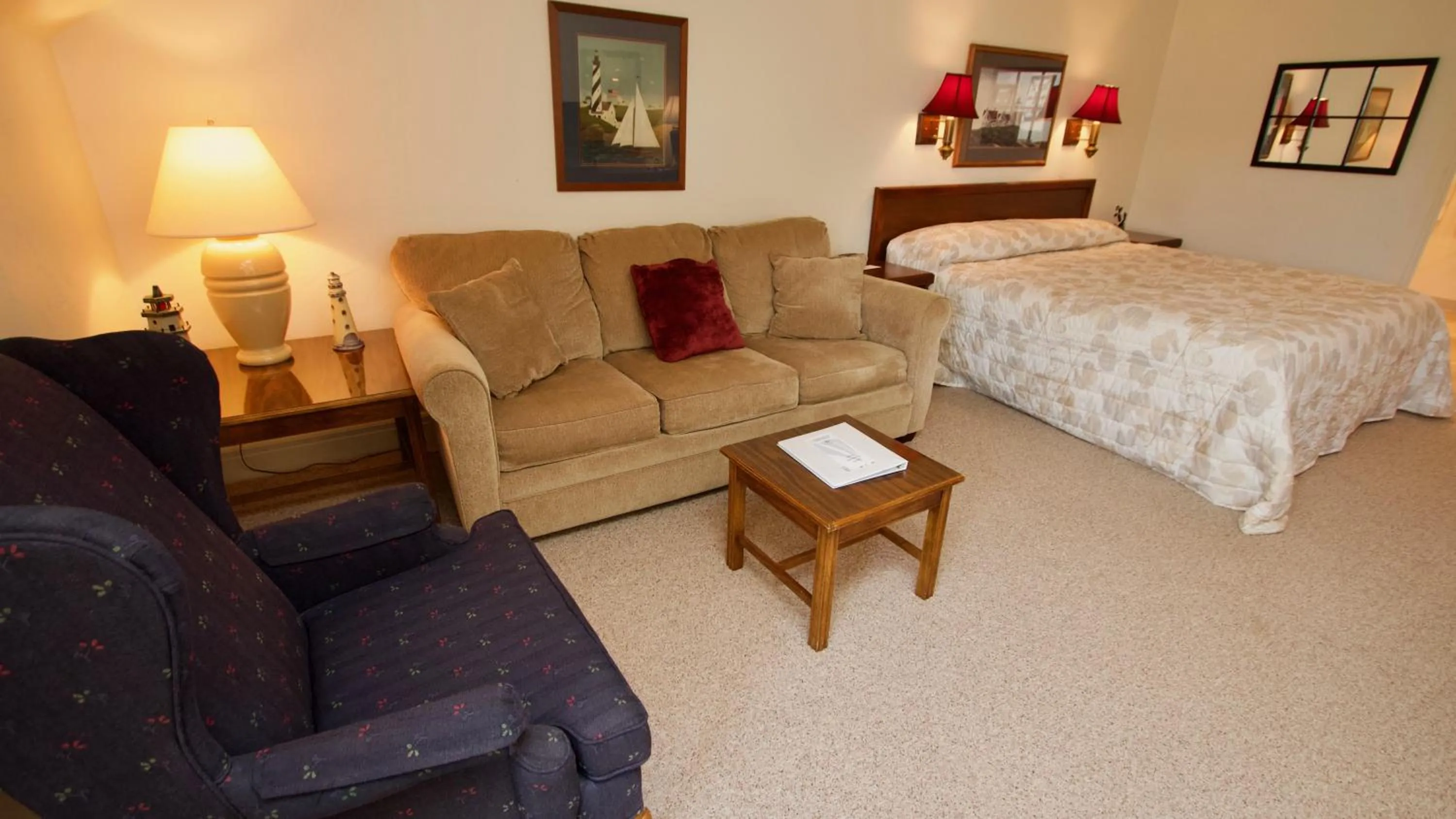 Photo of the whole room, Bed in Baileys Harbor Yacht Club Resort