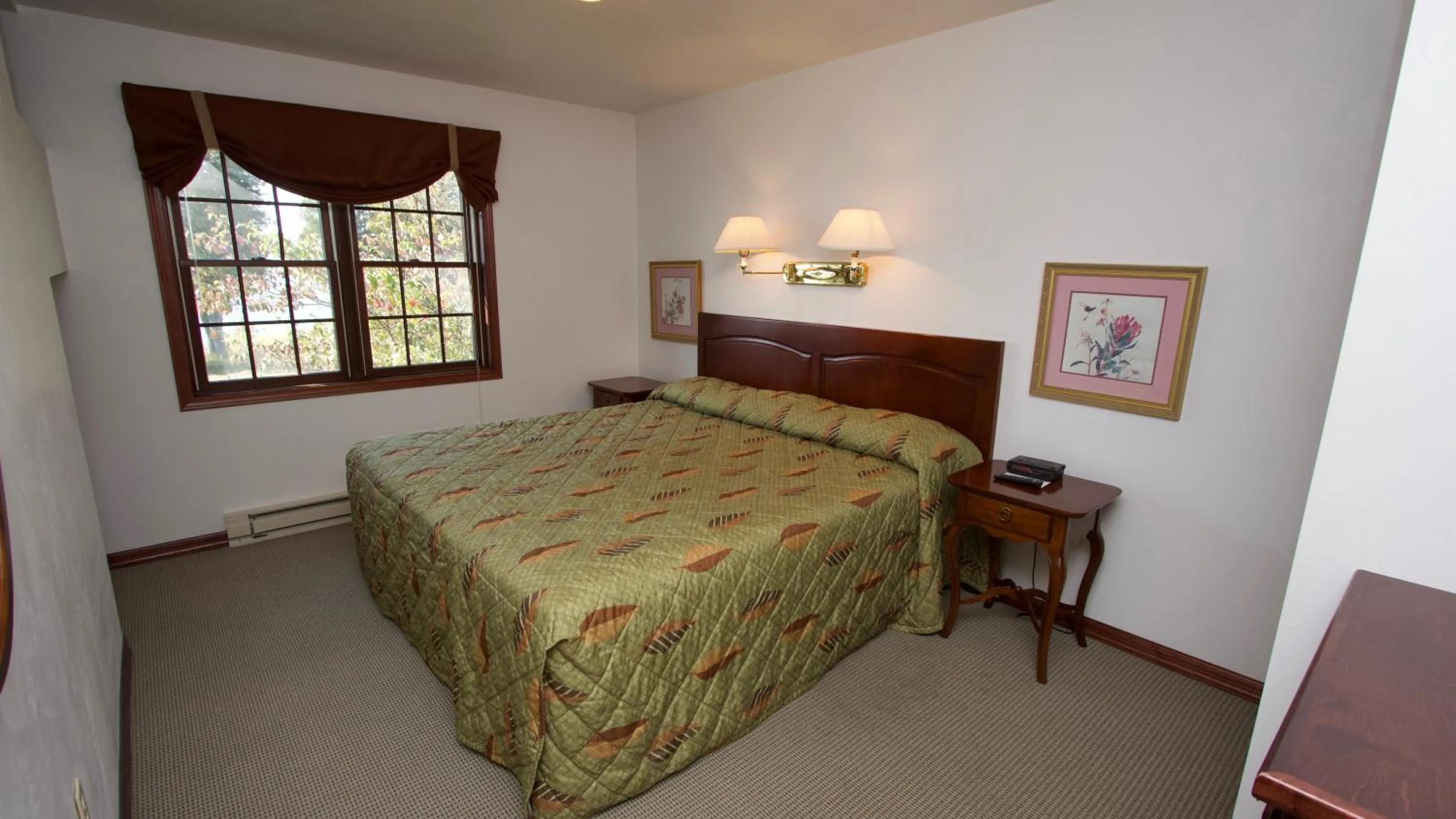 Bedroom, Bed in Baileys Harbor Yacht Club Resort