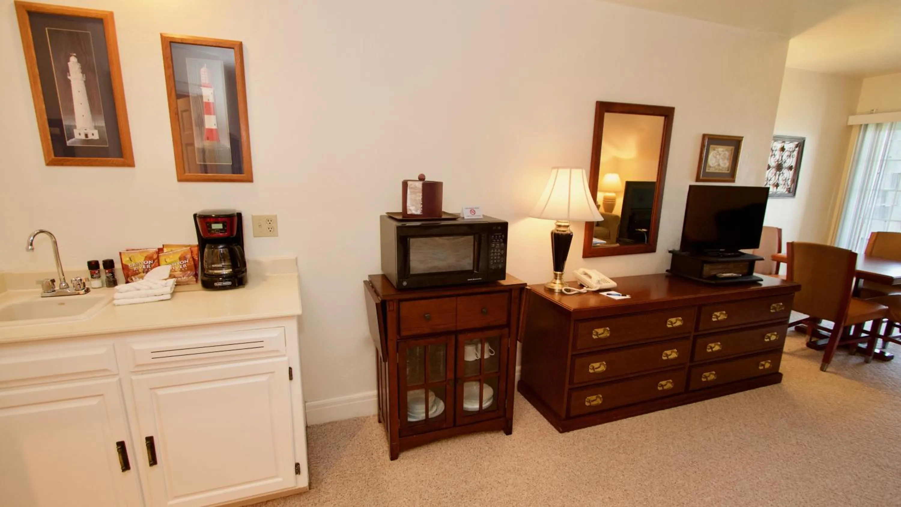 Coffee/tea facilities in Baileys Harbor Yacht Club Resort