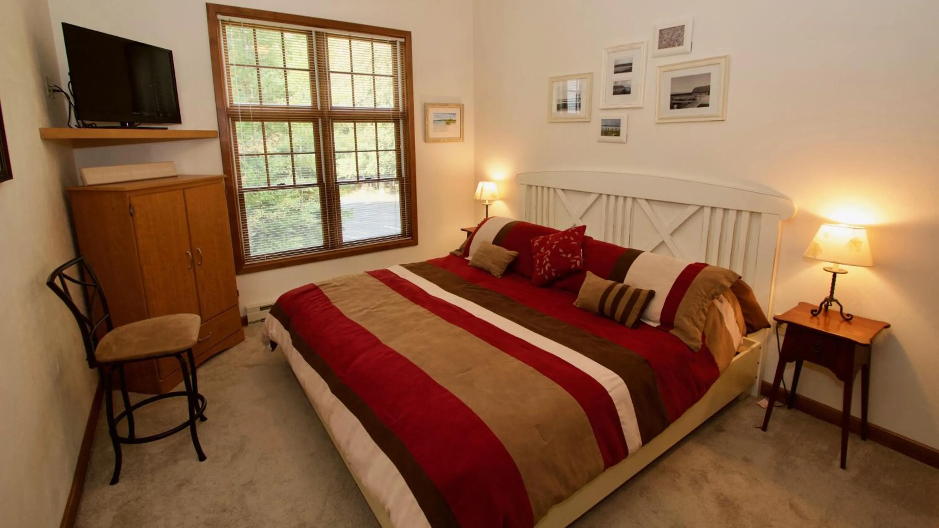 Bedroom, Bed in Baileys Harbor Yacht Club Resort