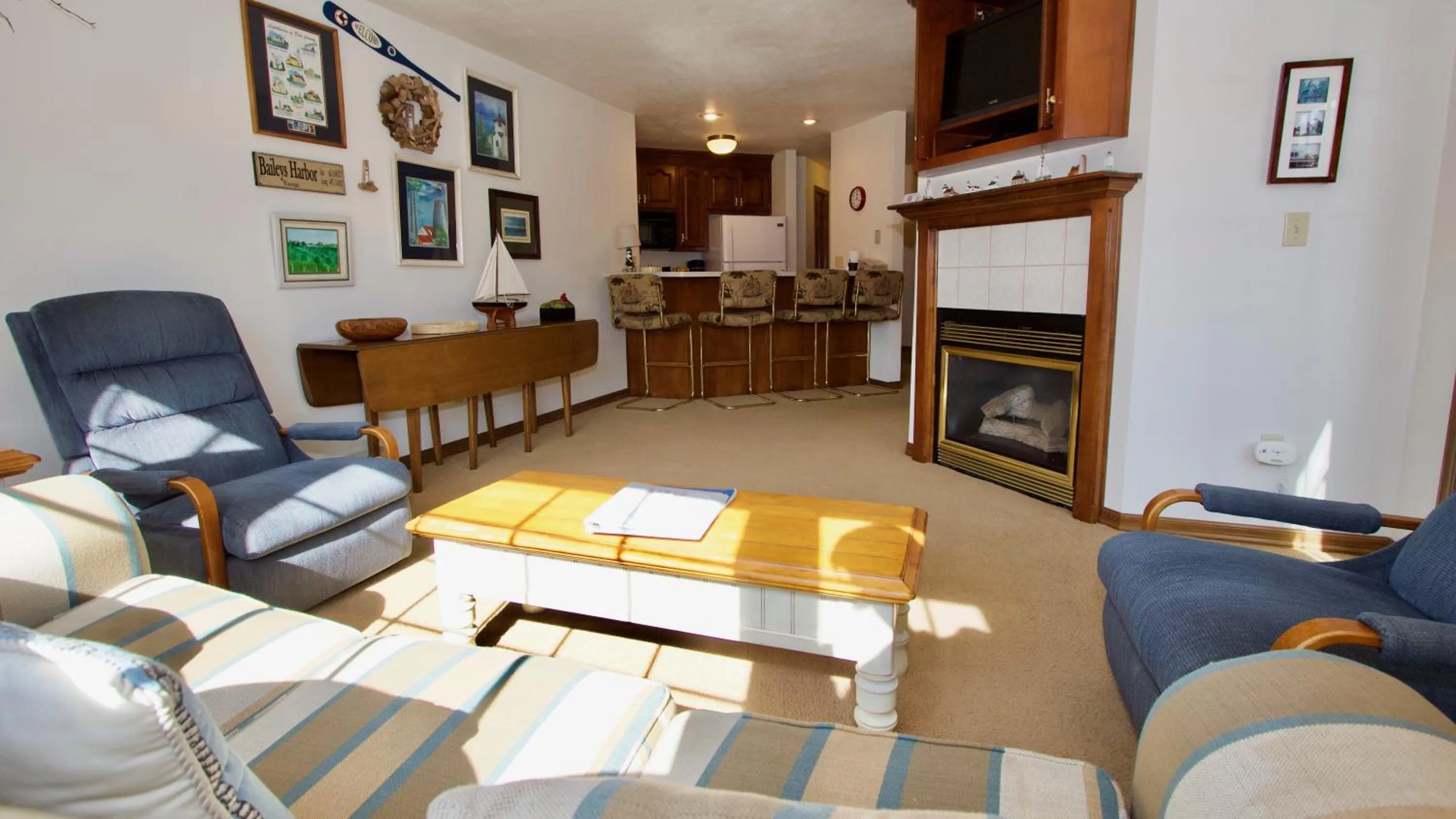 Living room in Baileys Harbor Yacht Club Resort