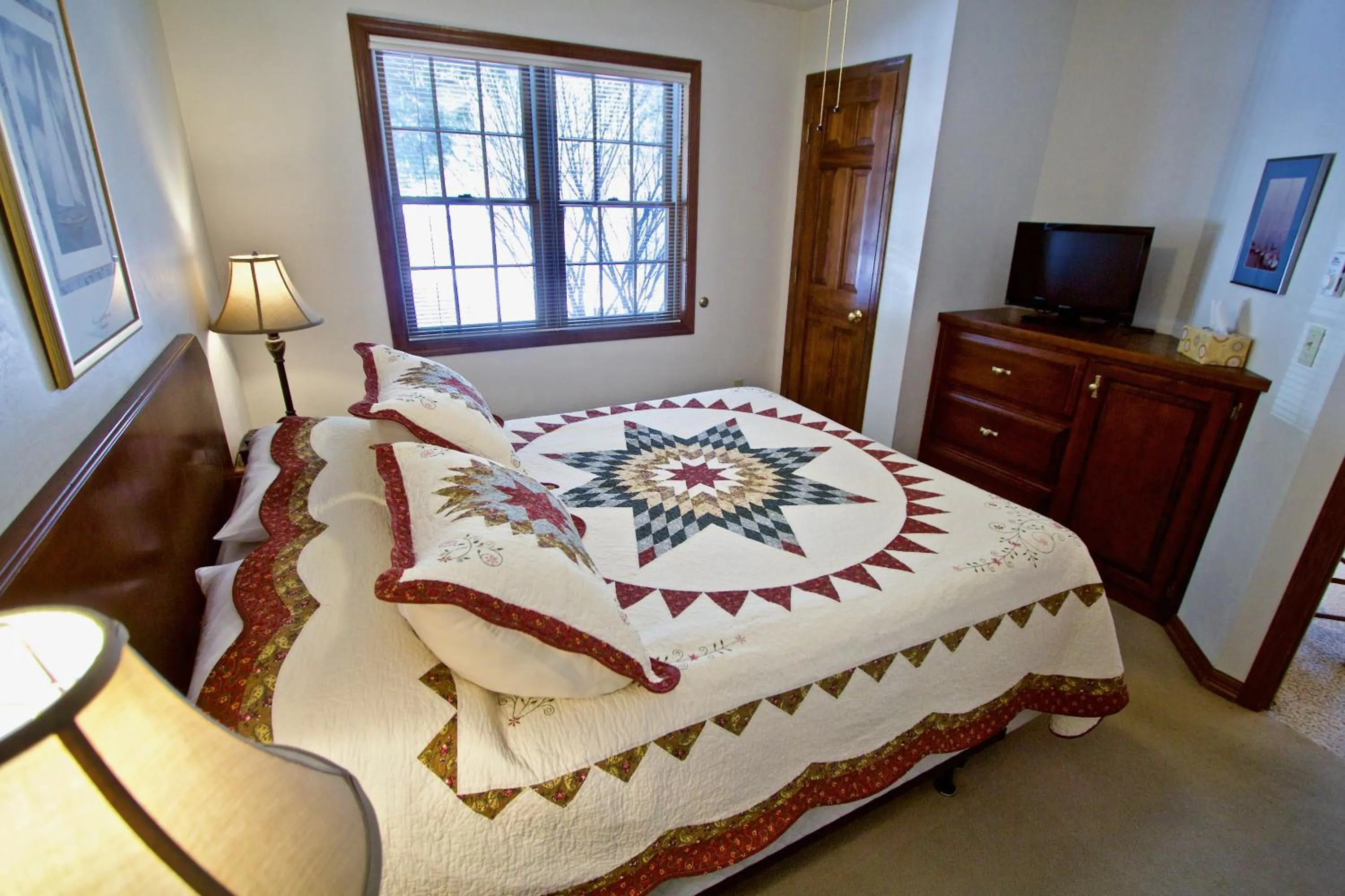 Bedroom, Bed in Baileys Harbor Yacht Club Resort