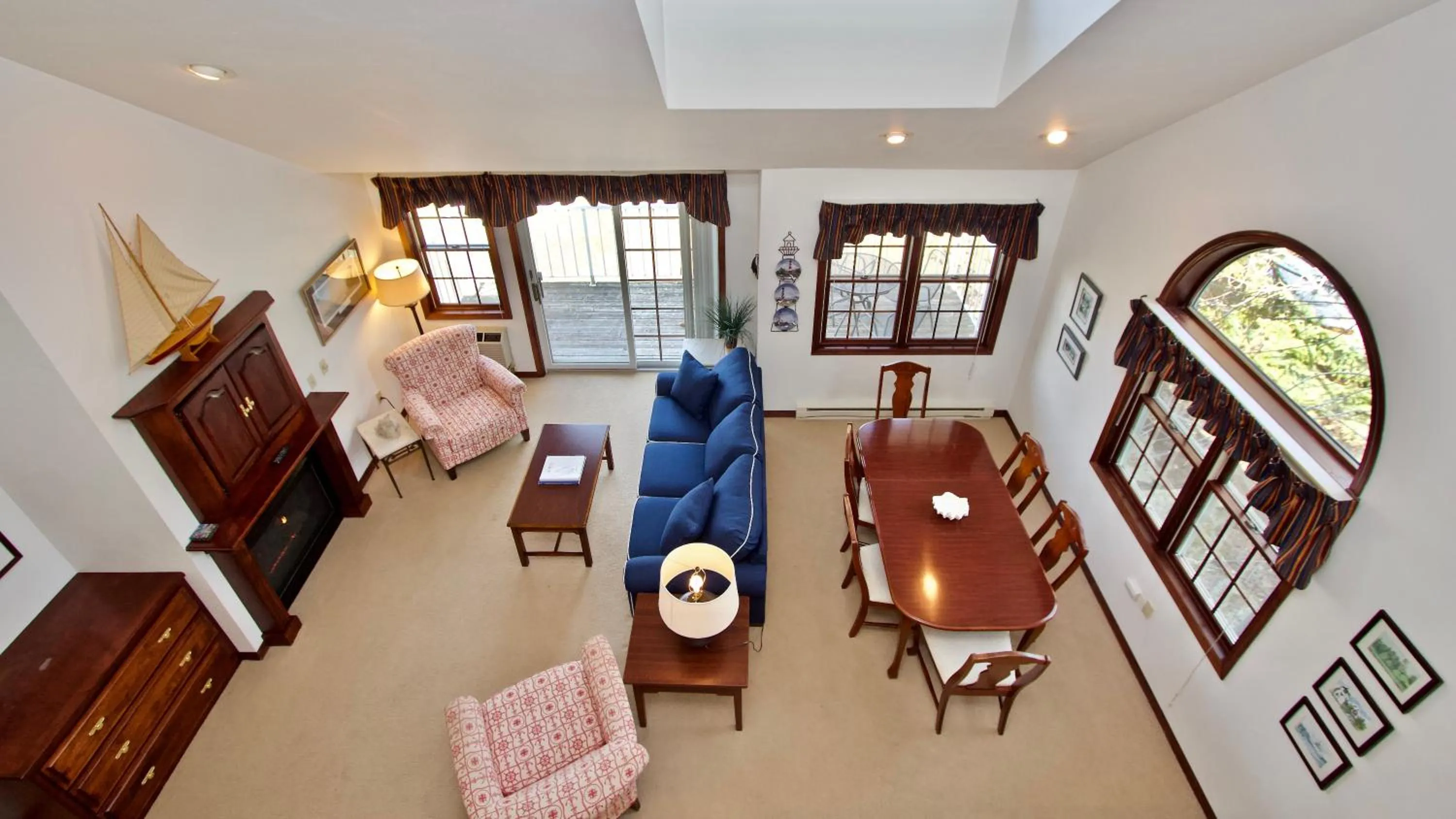 Living room in Baileys Harbor Yacht Club Resort