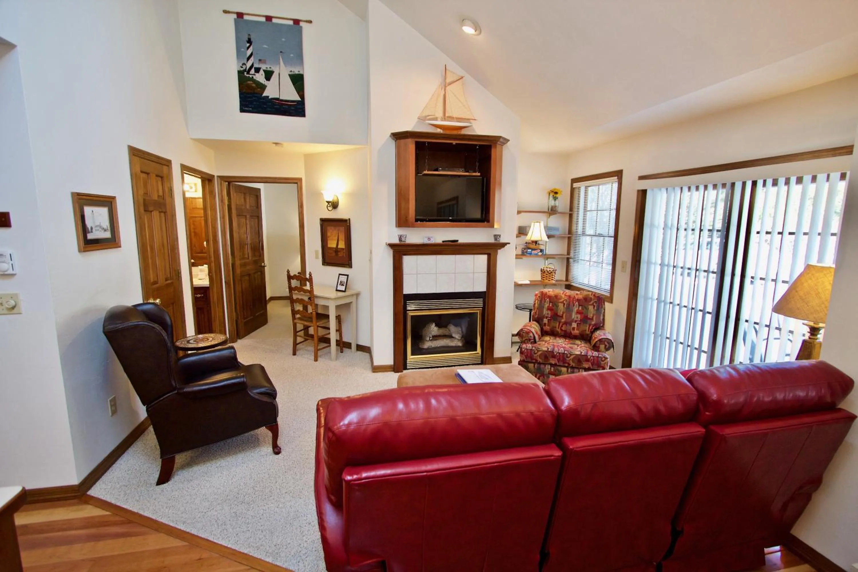 Living room in Baileys Harbor Yacht Club Resort