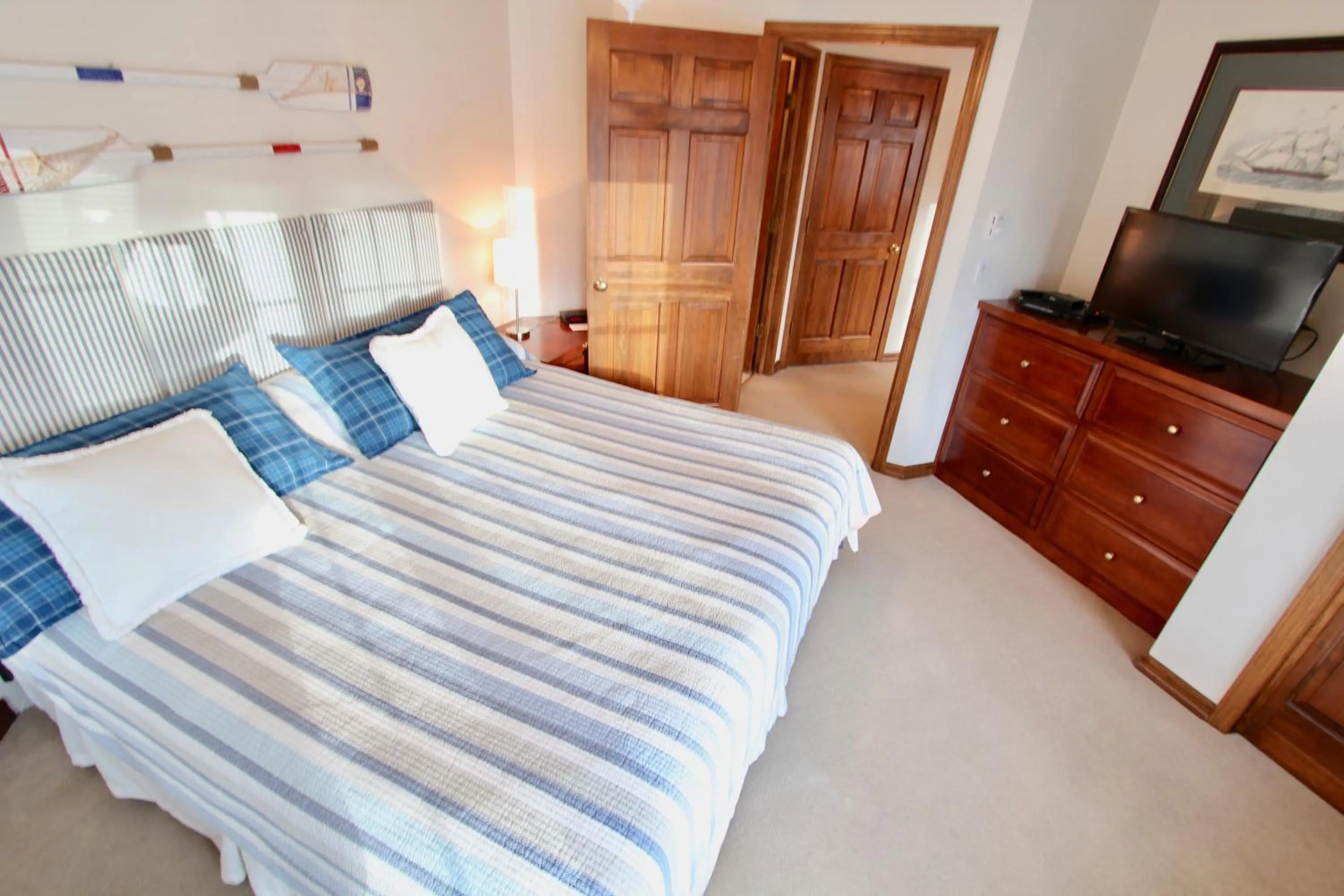 Bedroom, Bed in Baileys Harbor Yacht Club Resort