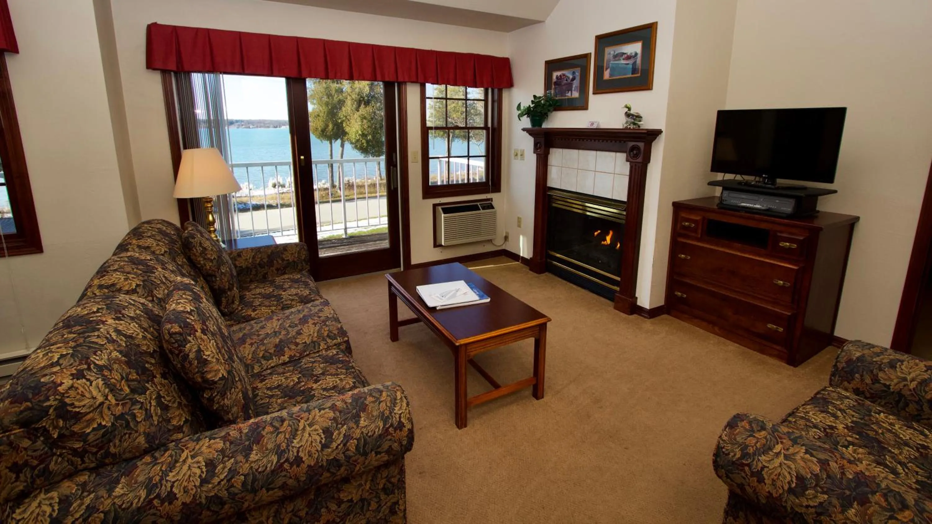 Living room in Baileys Harbor Yacht Club Resort