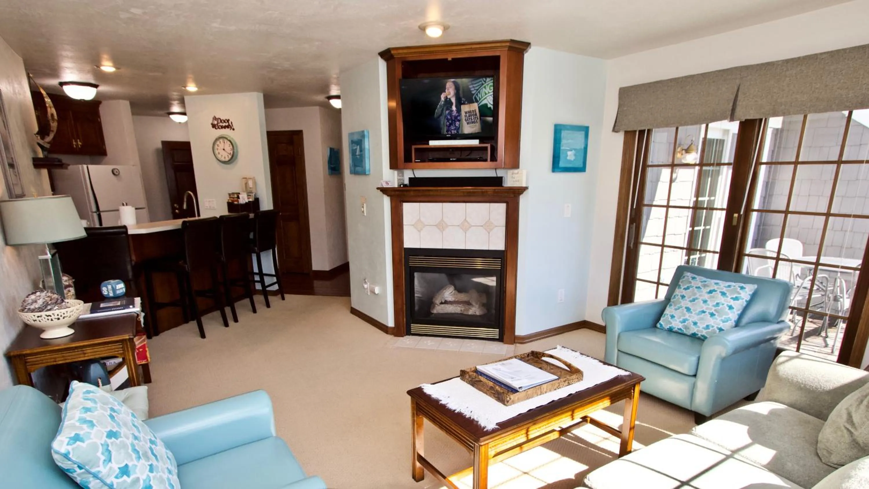 Living room in Baileys Harbor Yacht Club Resort