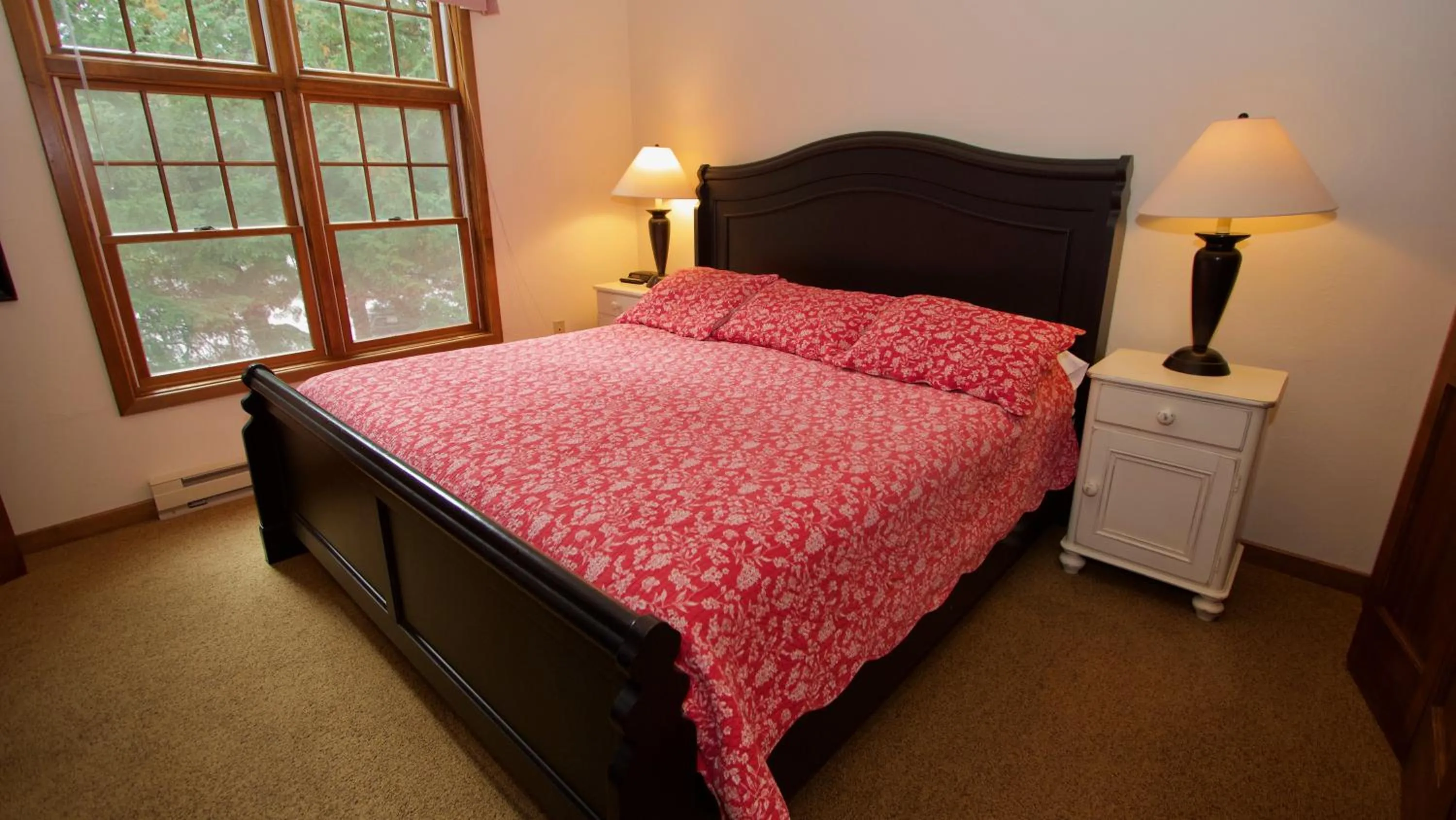 Bedroom, Bed in Baileys Harbor Yacht Club Resort