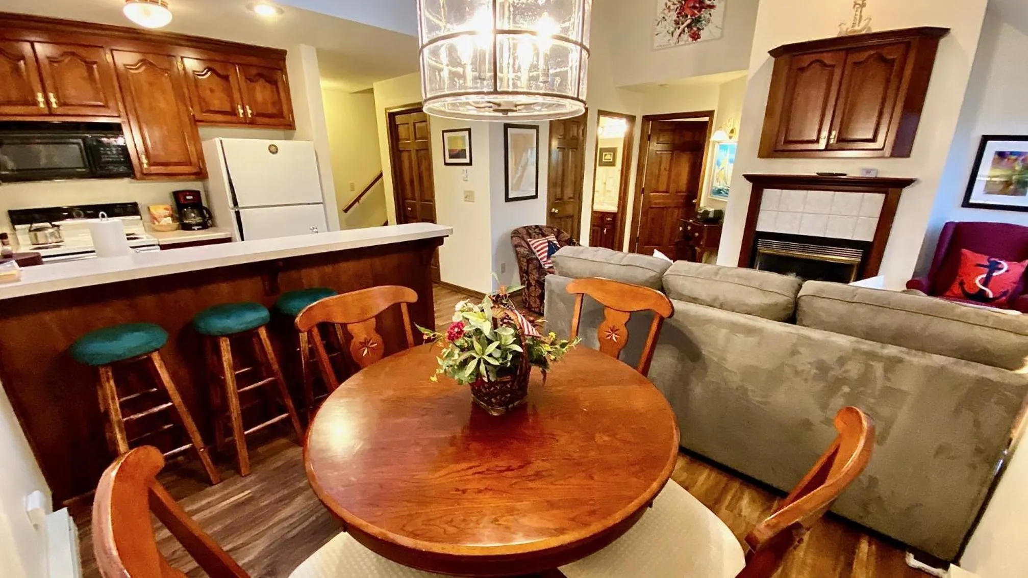Dining area in Baileys Harbor Yacht Club Resort