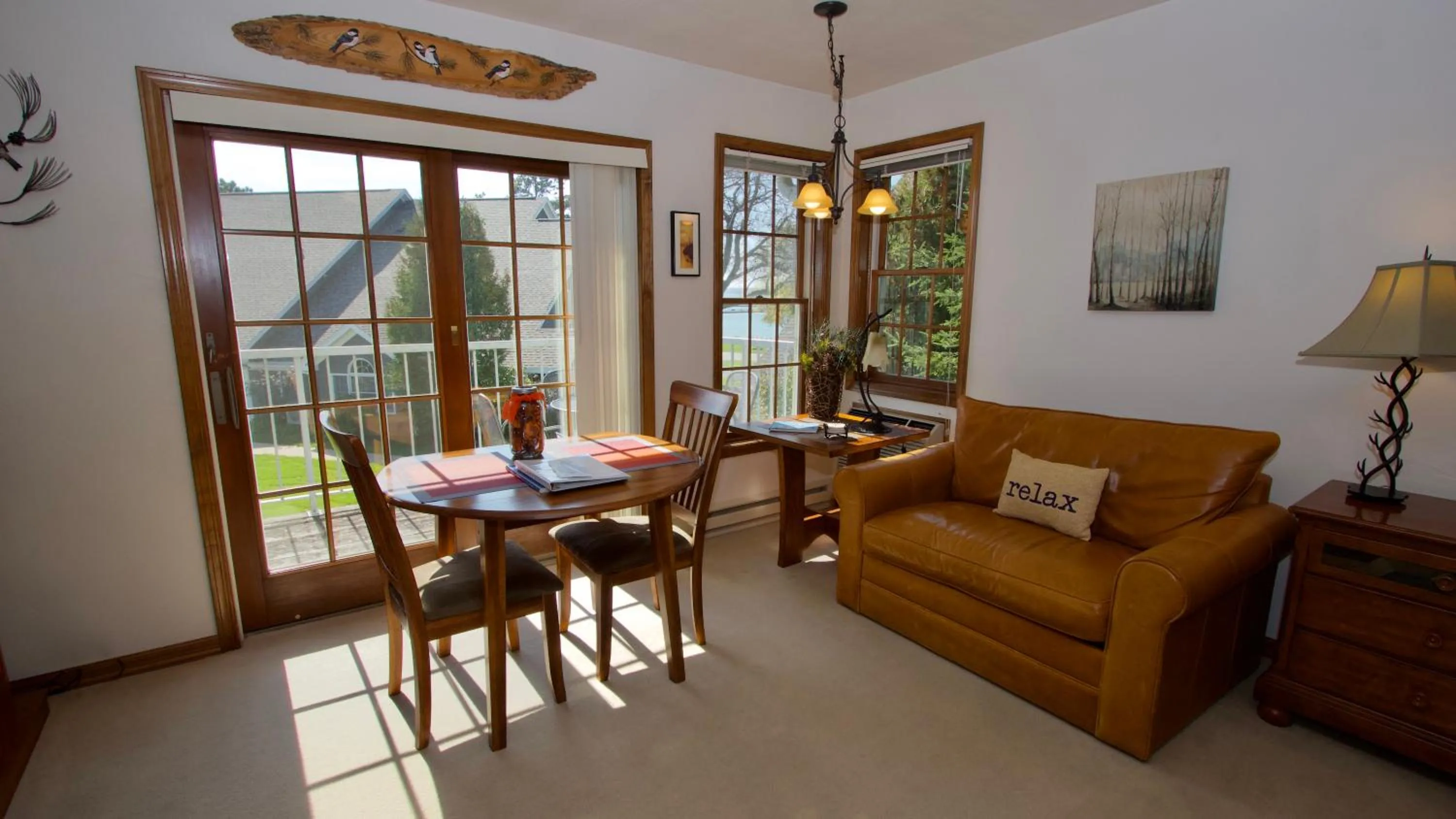 Seating area in Baileys Harbor Yacht Club Resort