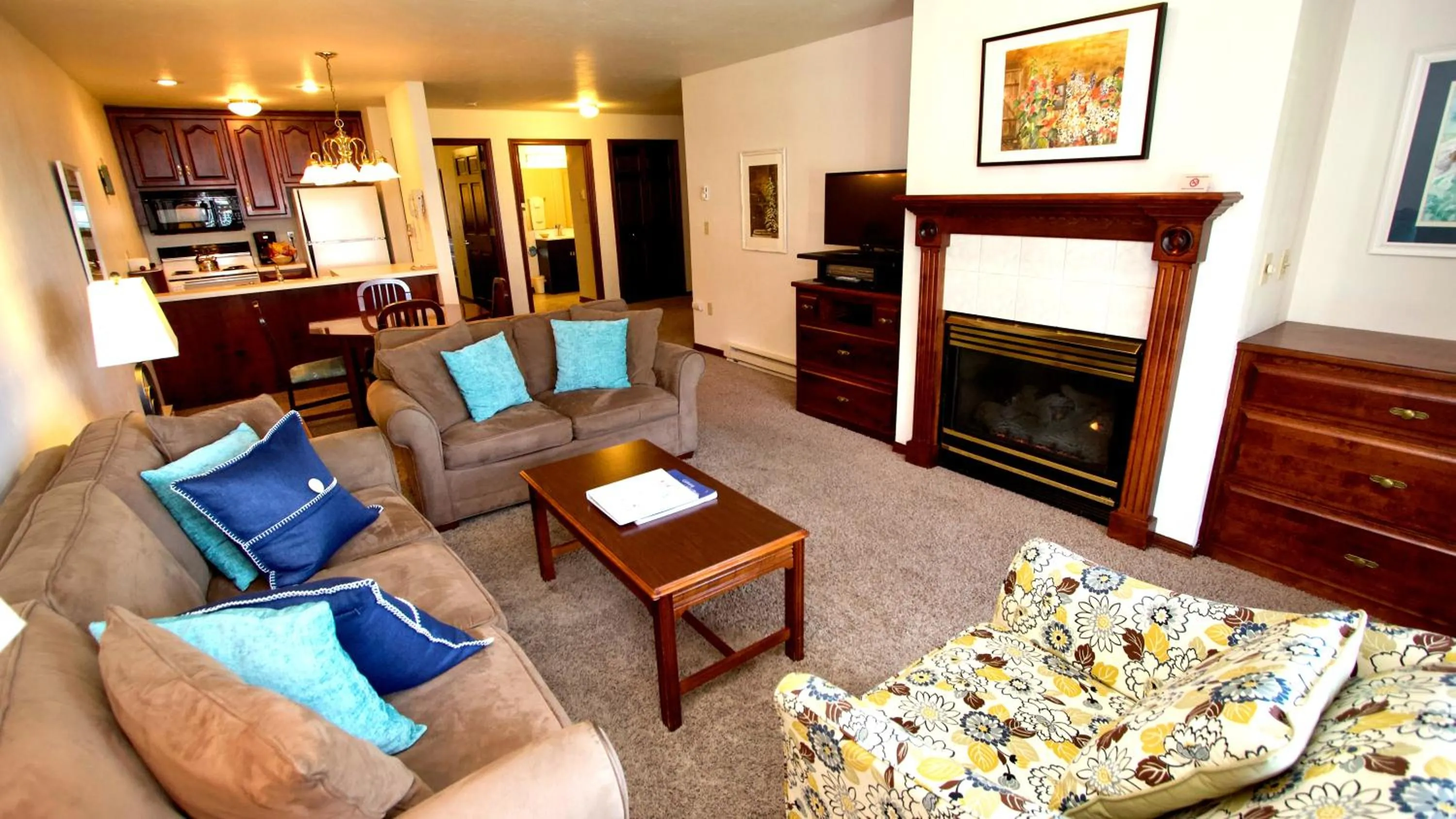 Living room in Baileys Harbor Yacht Club Resort