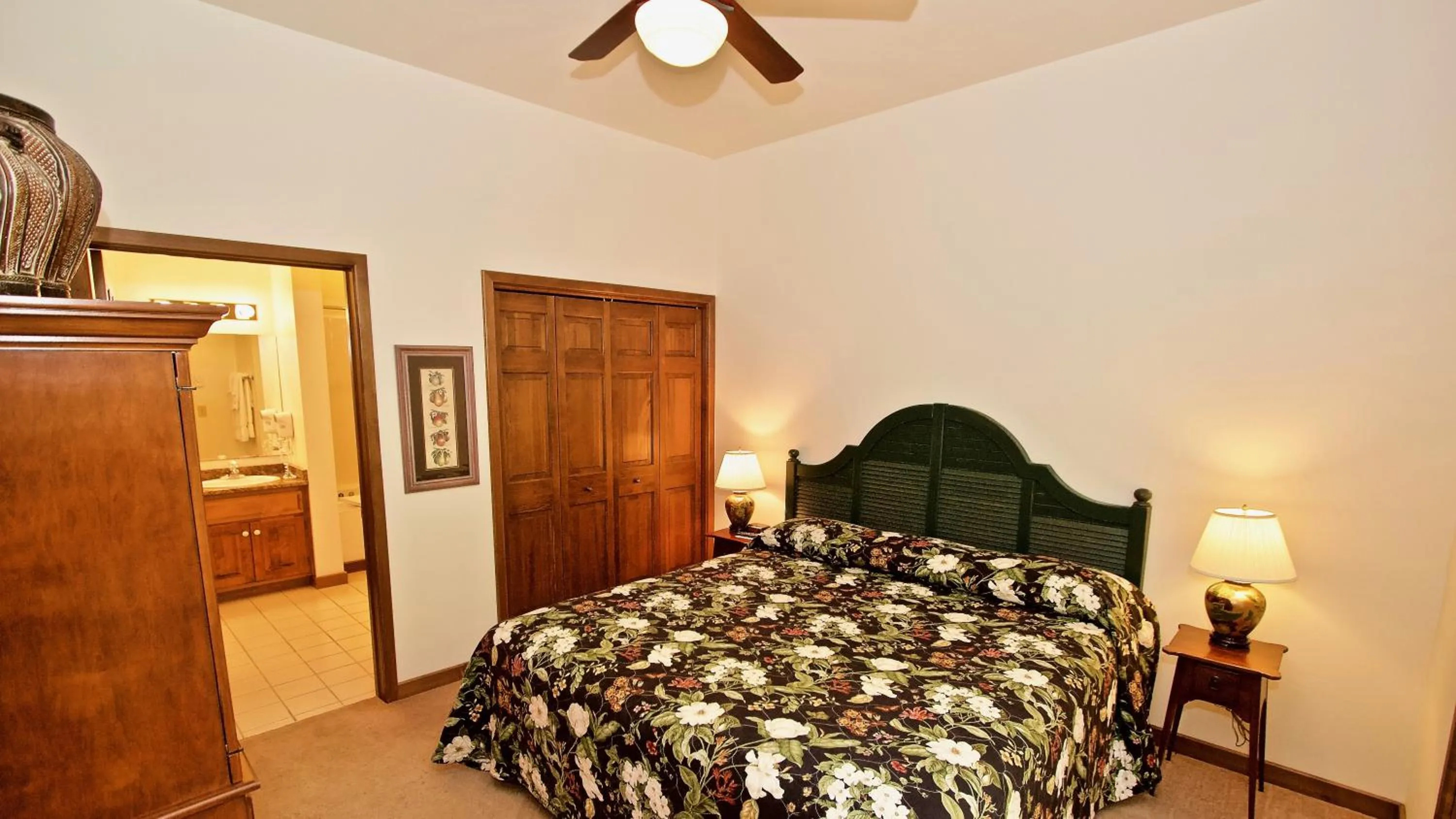 Bedroom, Bed in Baileys Harbor Yacht Club Resort