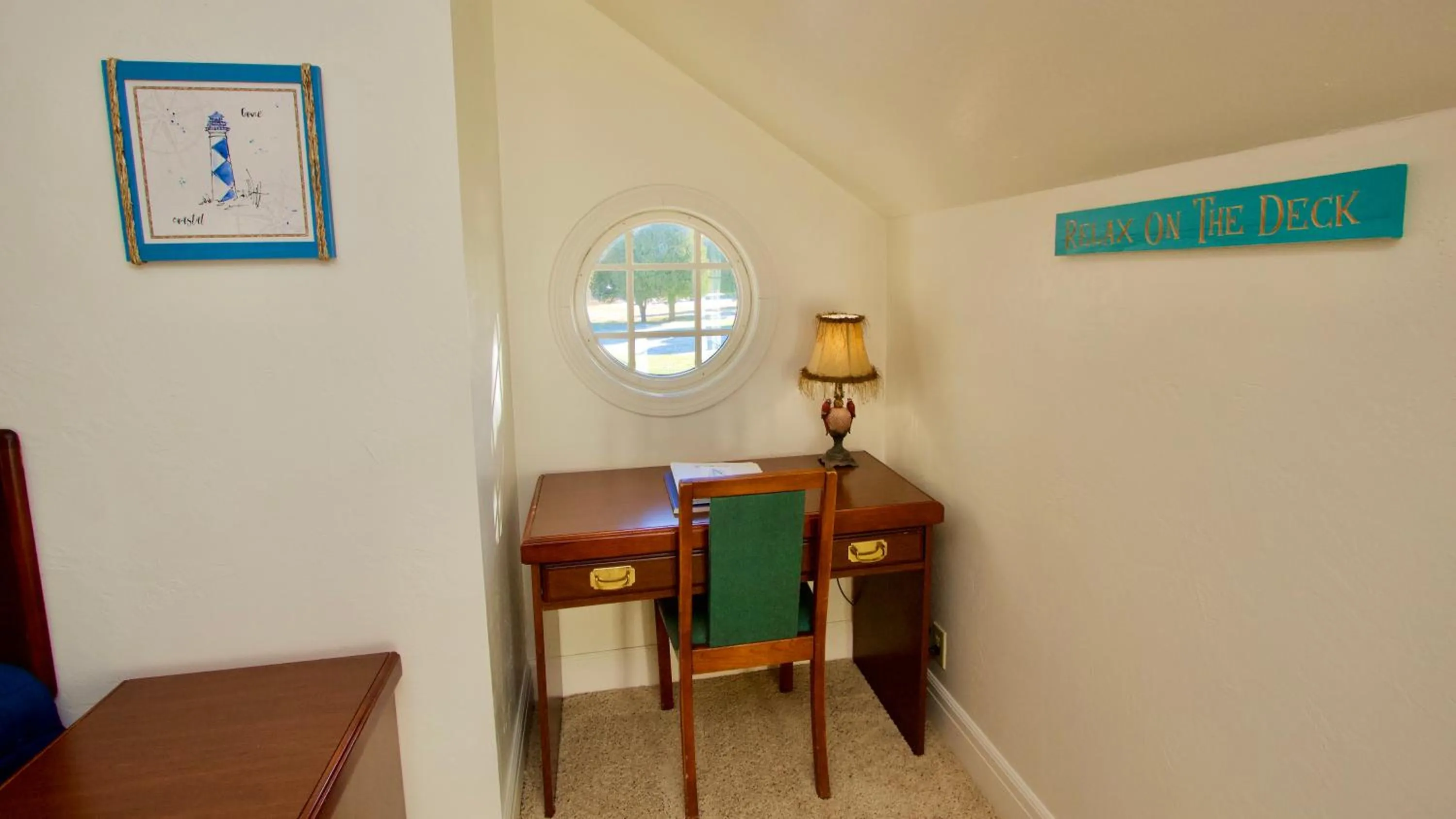 Seating area in Baileys Harbor Yacht Club Resort