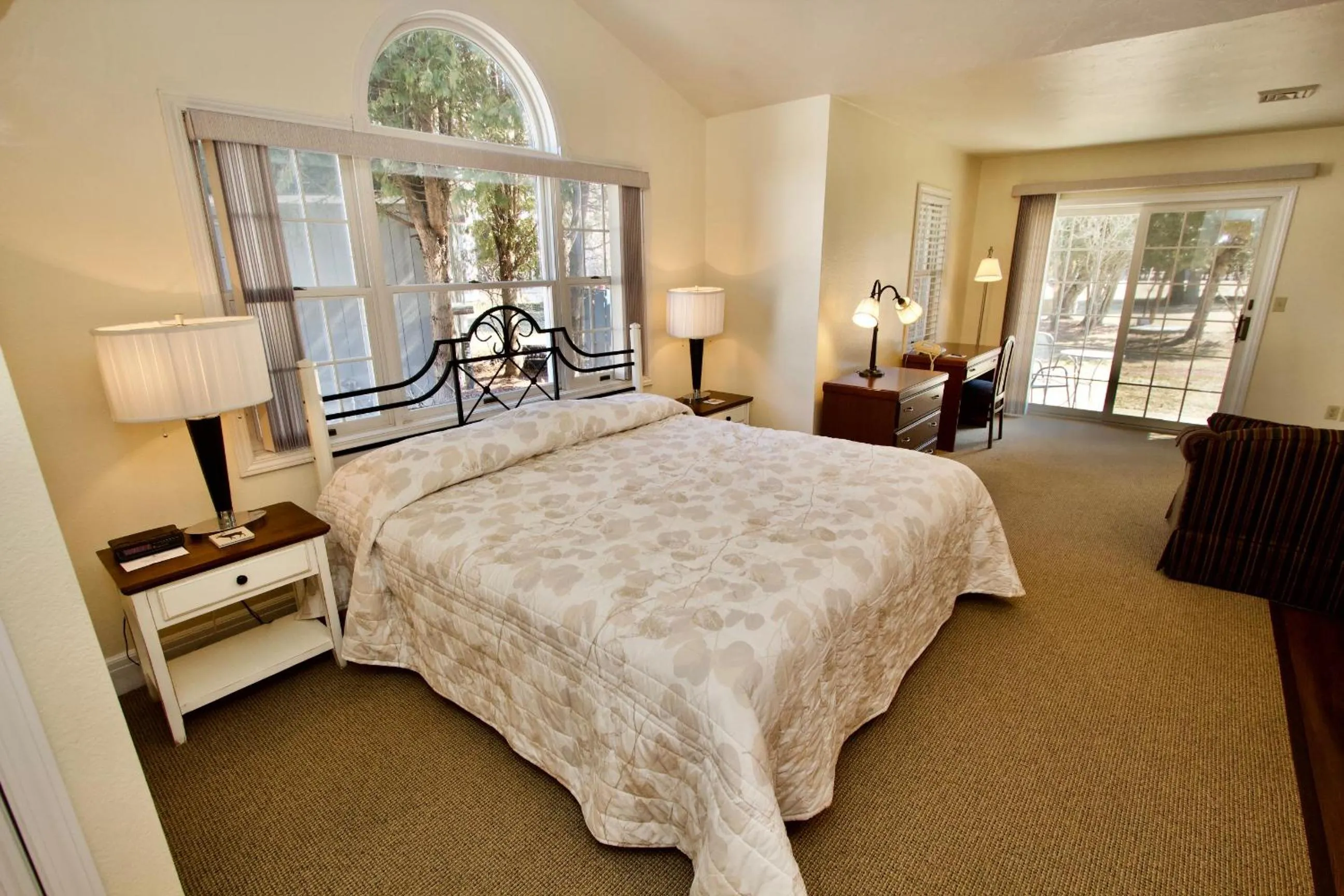 Photo of the whole room, Bed in Baileys Harbor Yacht Club Resort