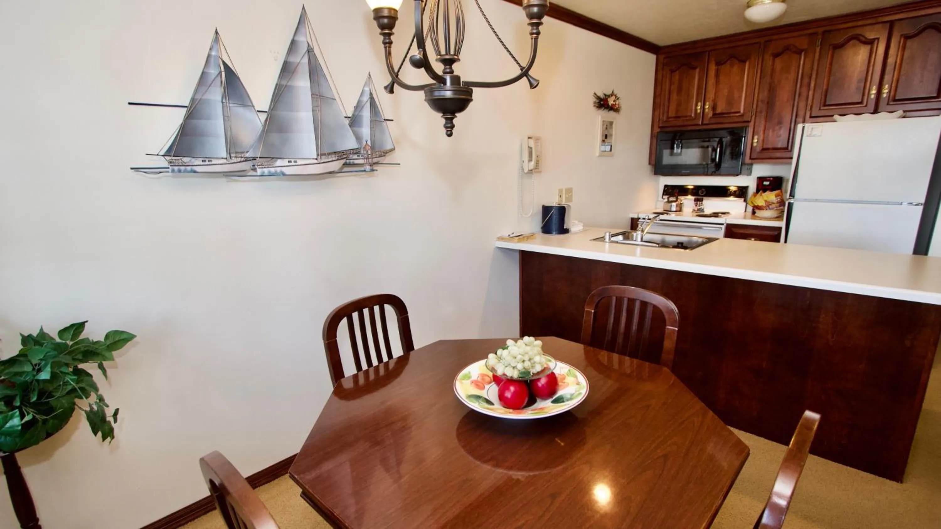 Kitchen or kitchenette in Baileys Harbor Yacht Club Resort