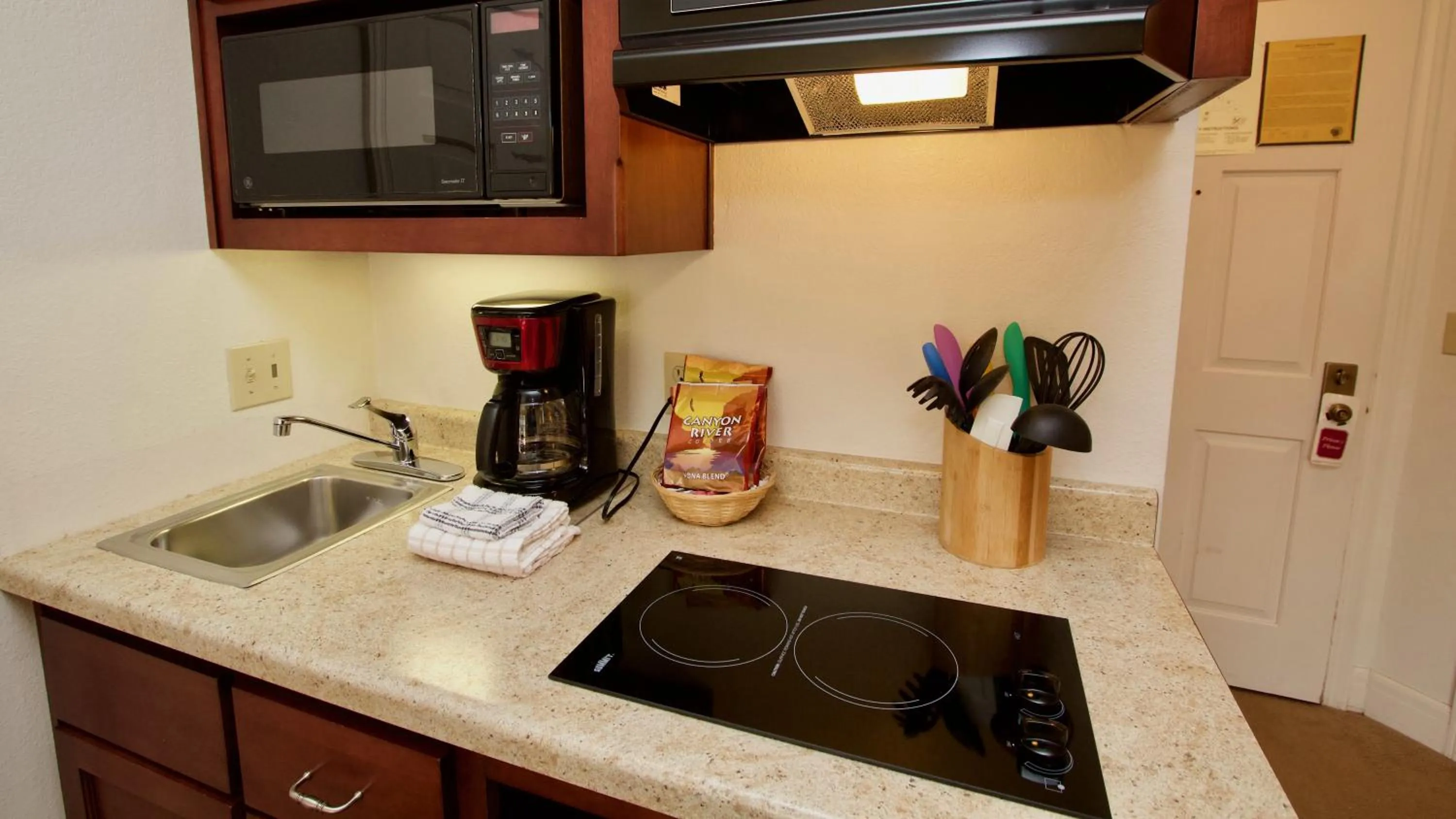 Kitchen or kitchenette in Baileys Harbor Yacht Club Resort