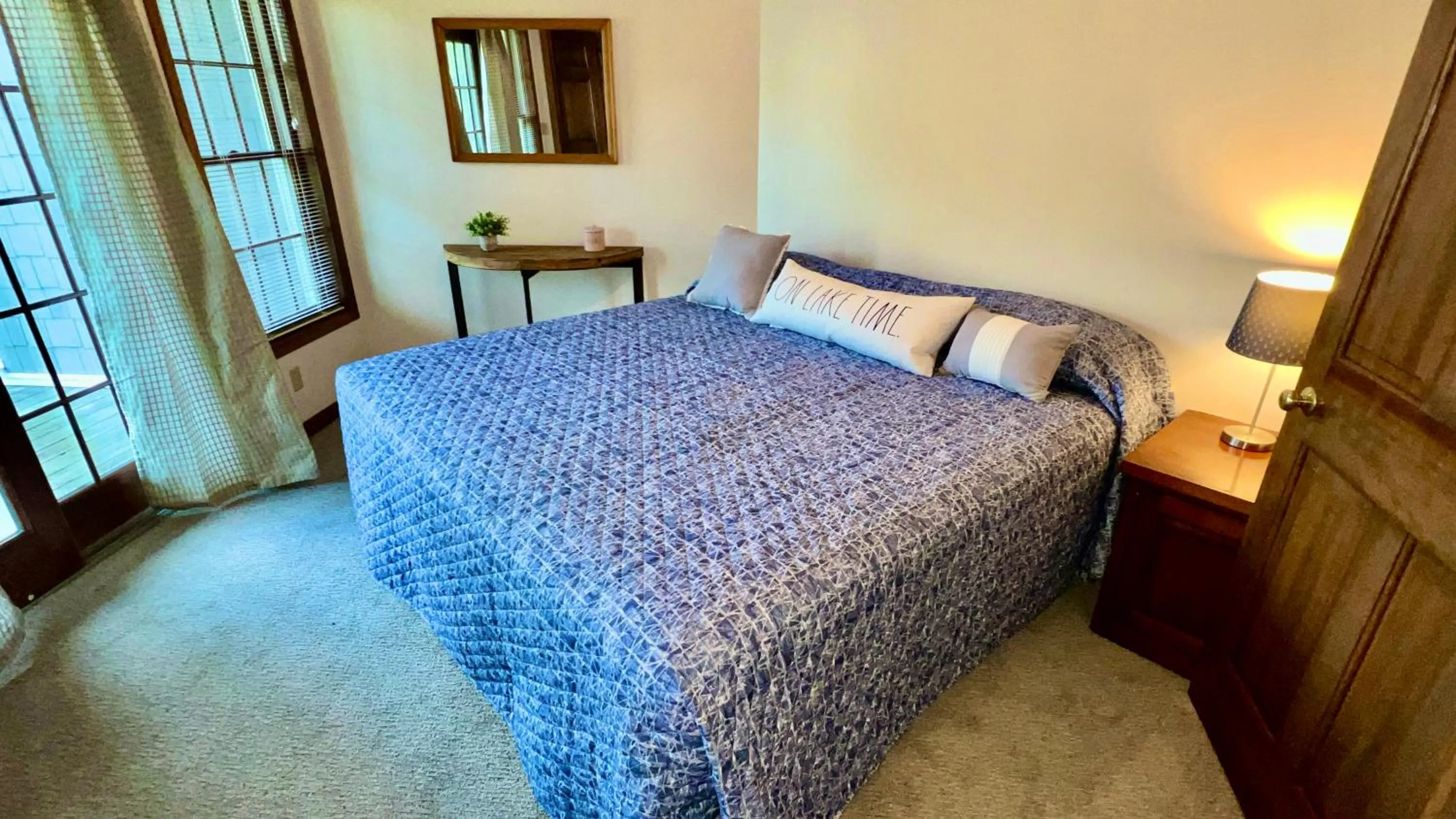 Bed in Baileys Harbor Yacht Club Resort