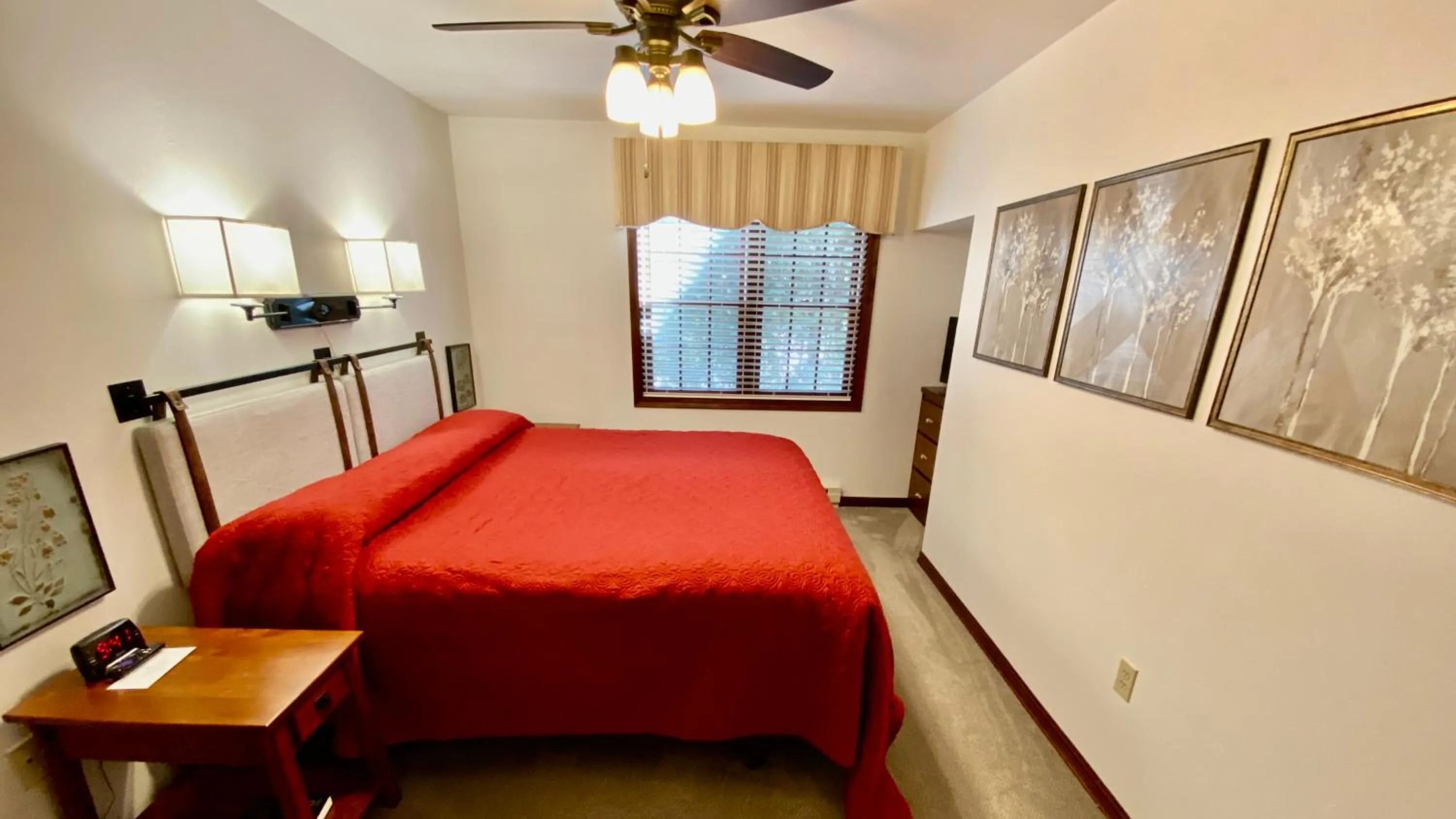 Bedroom, Bed in Baileys Harbor Yacht Club Resort