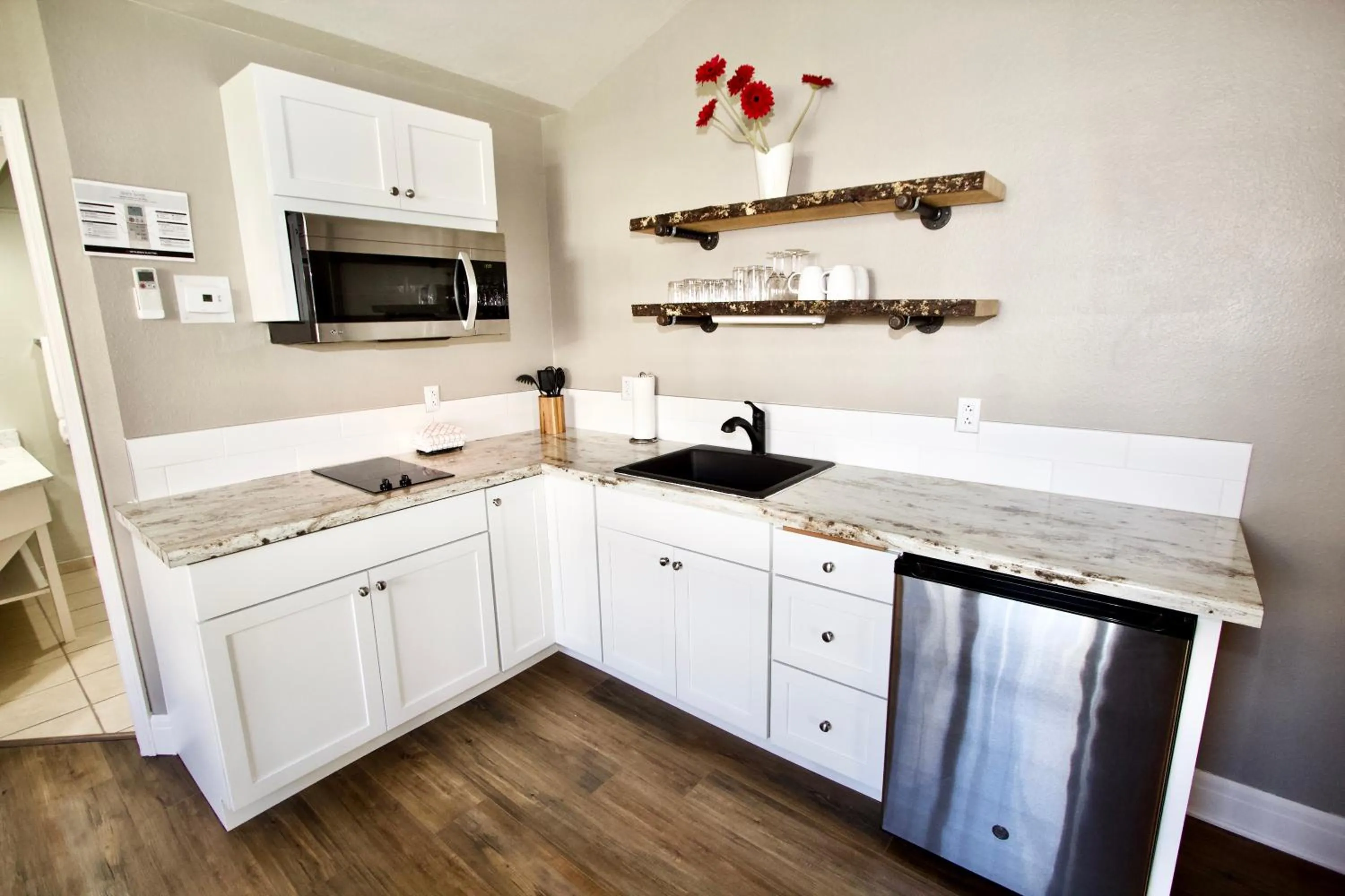 Kitchen or kitchenette in Baileys Harbor Yacht Club Resort