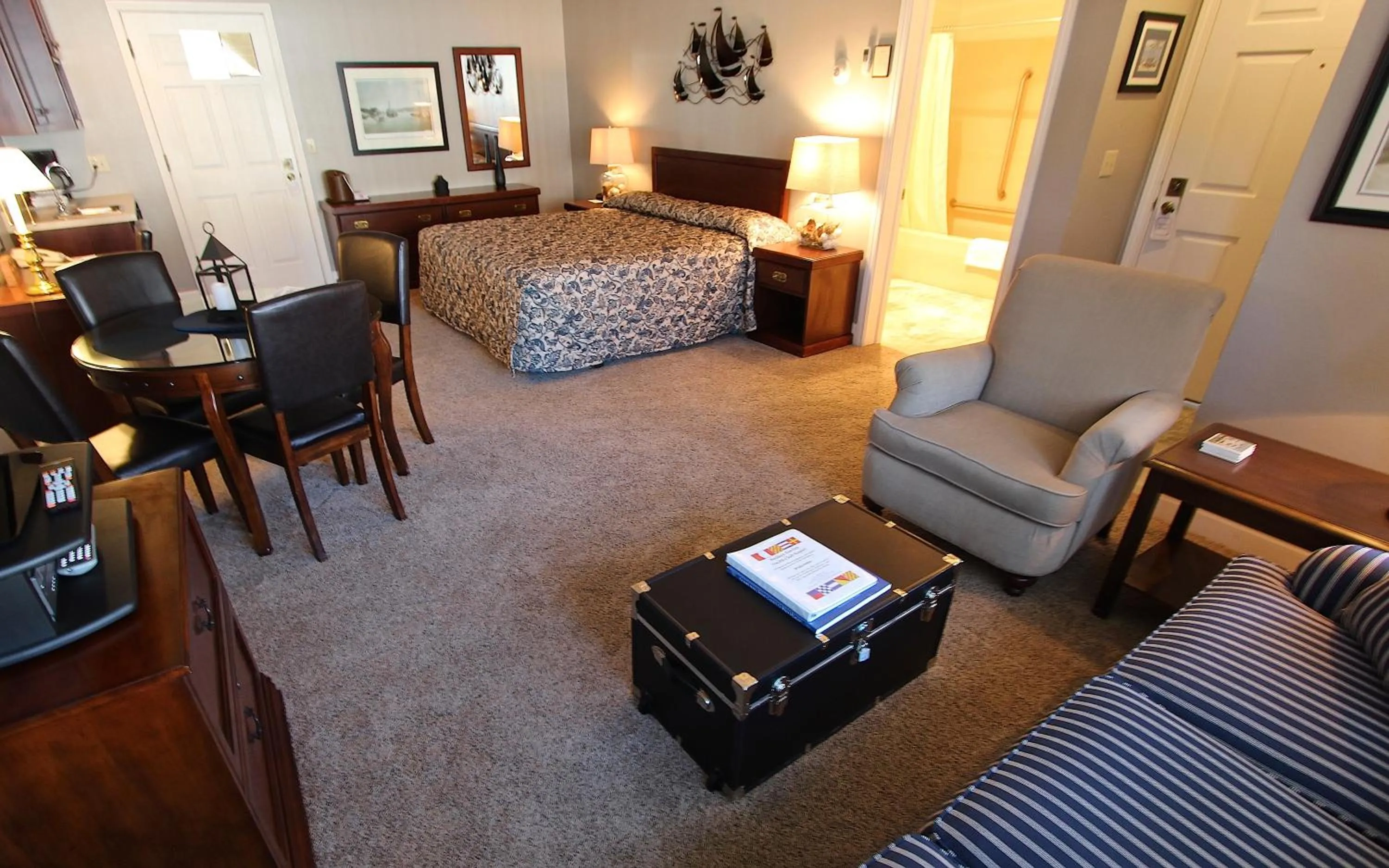 Photo of the whole room in Baileys Harbor Yacht Club Resort