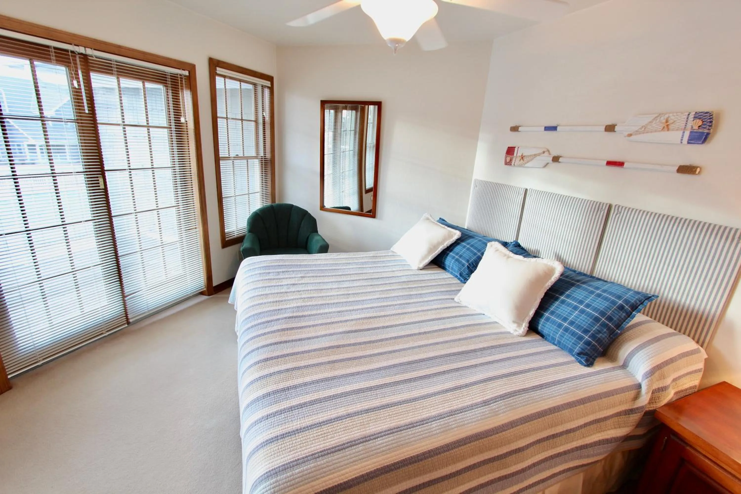 Bedroom, Bed in Baileys Harbor Yacht Club Resort