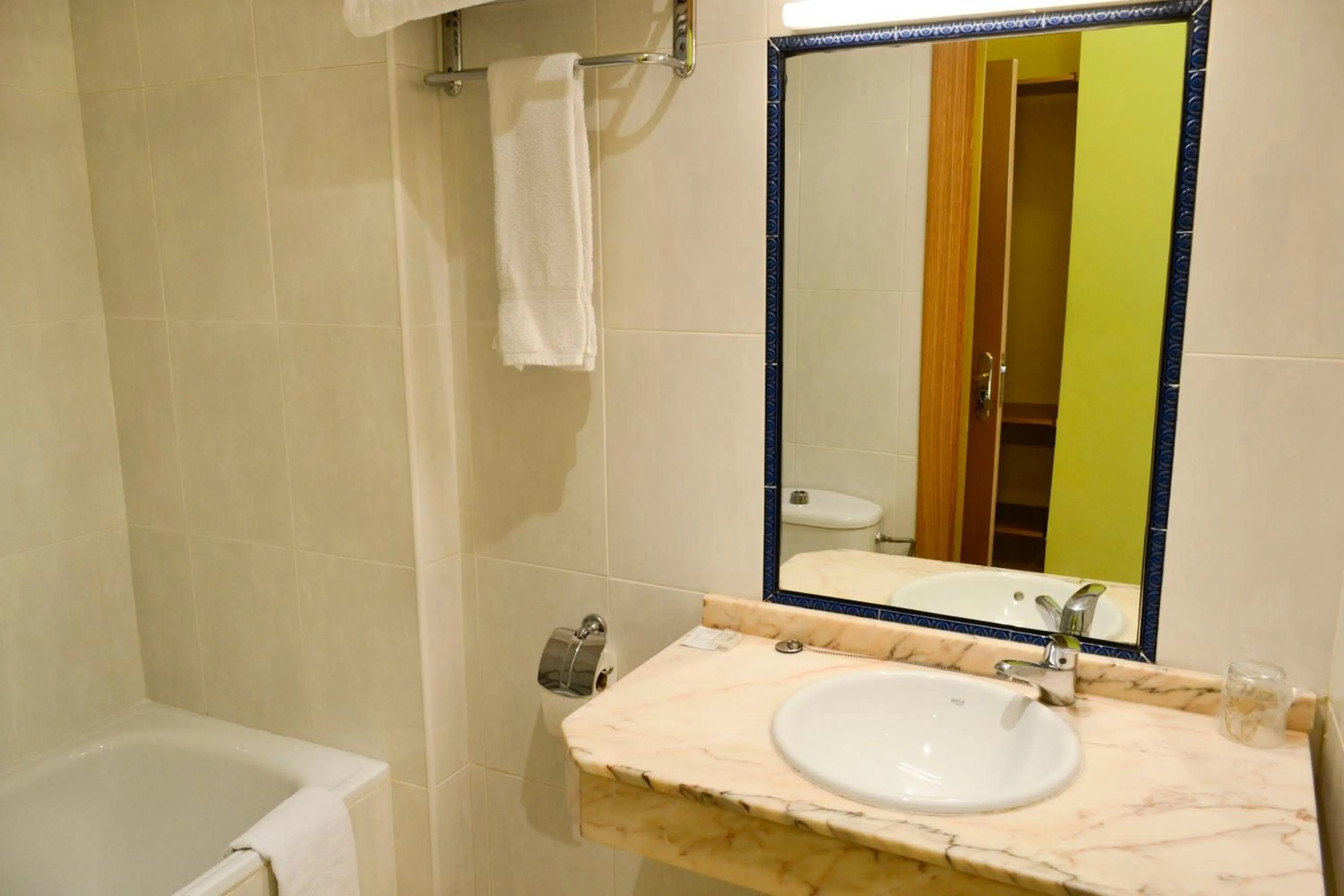 Bathroom in Alda Vía de la Plata Rooms